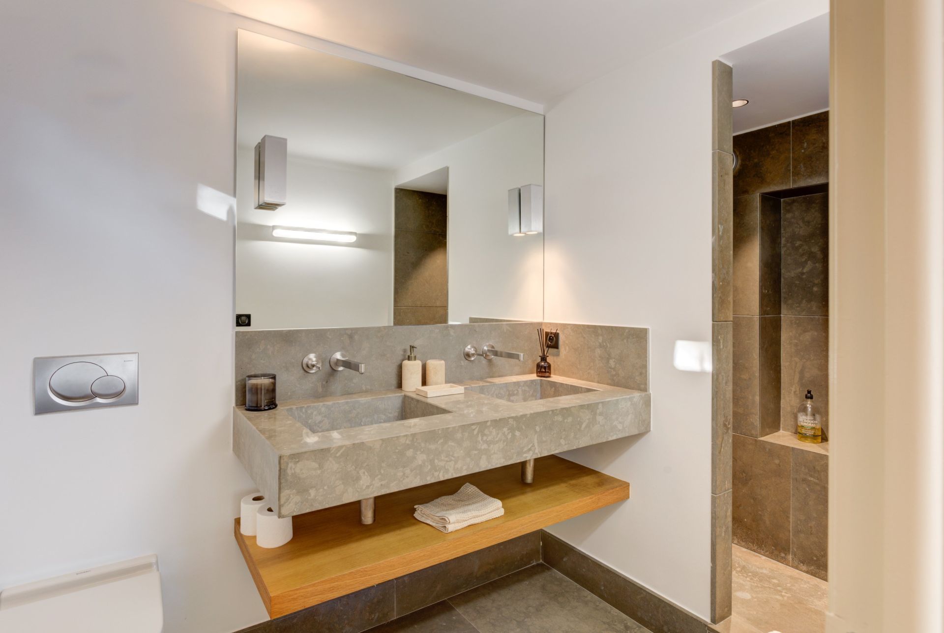 villa 7 Rooms for sale on CANNES (06400)