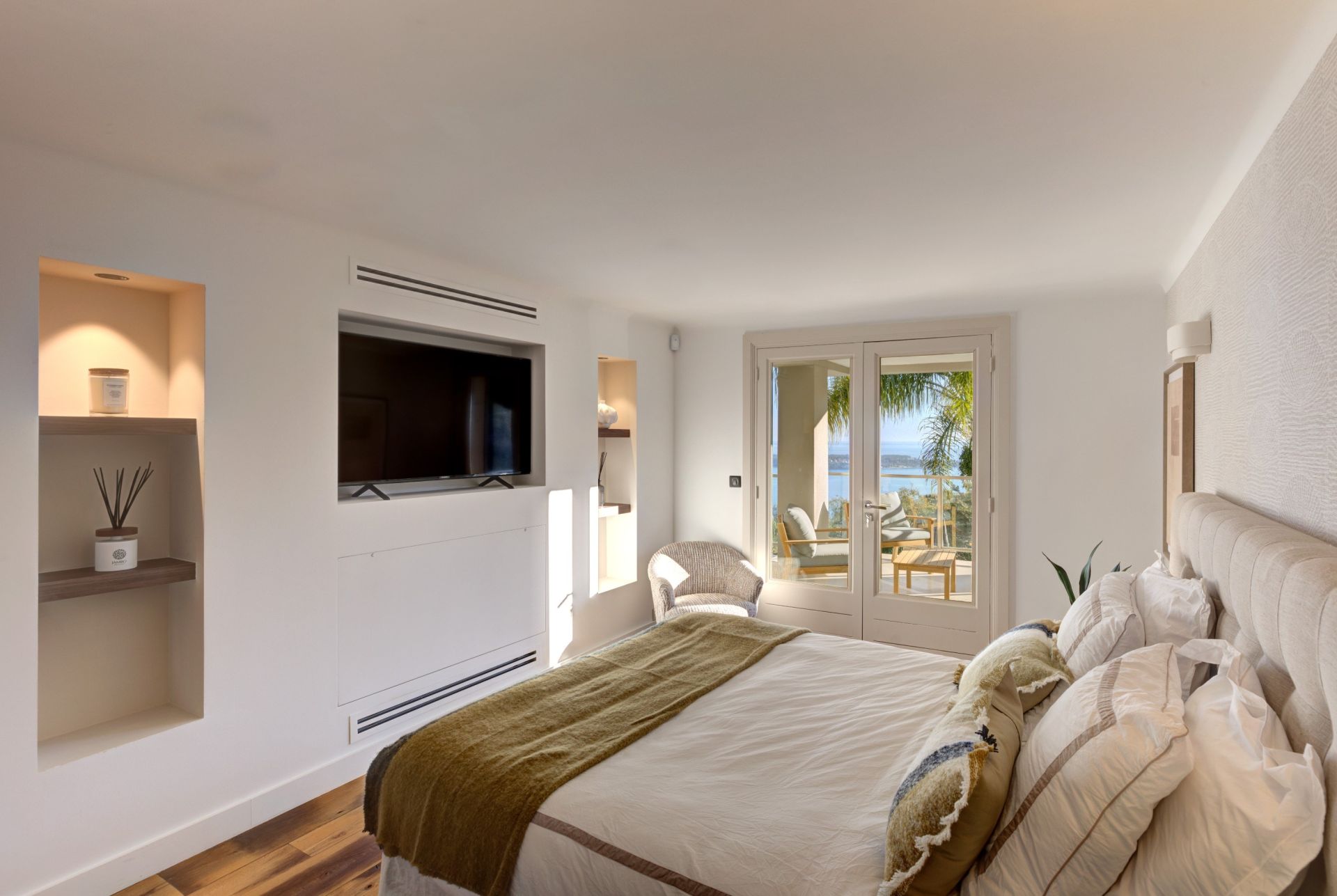 villa 7 Rooms for sale on CANNES (06400)