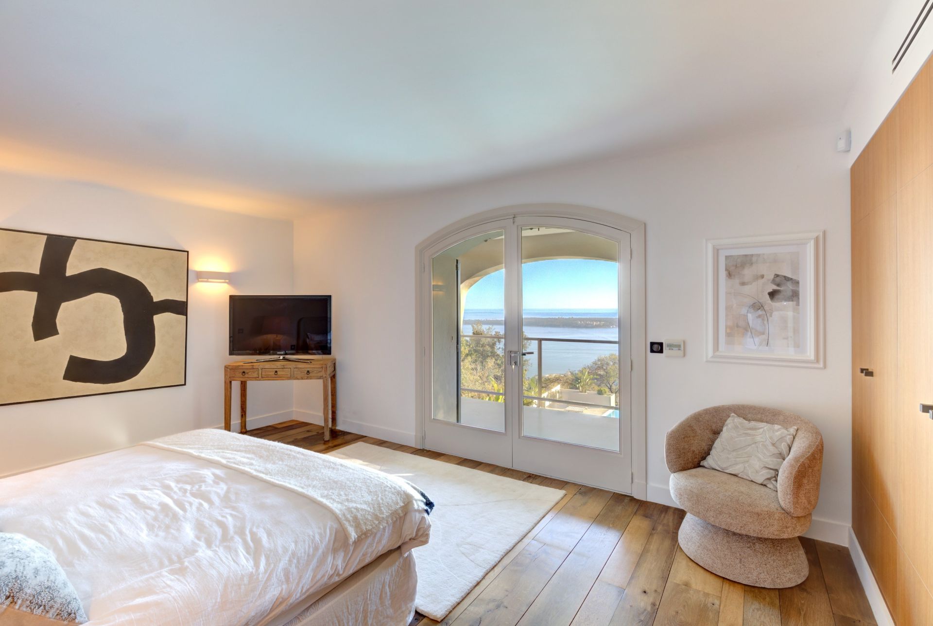 villa 7 Rooms for sale on CANNES (06400)