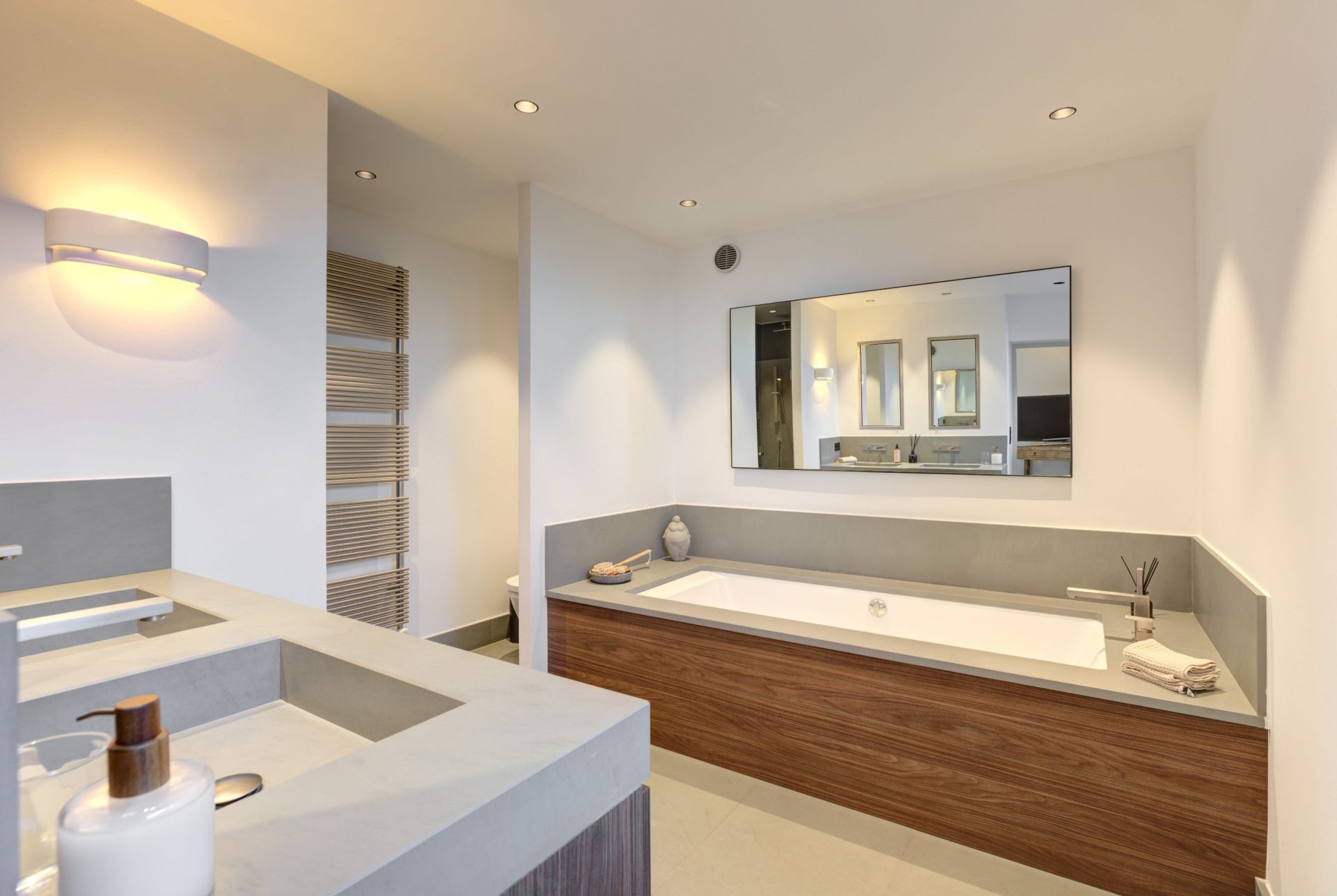 villa 7 Rooms for sale on CANNES (06400)