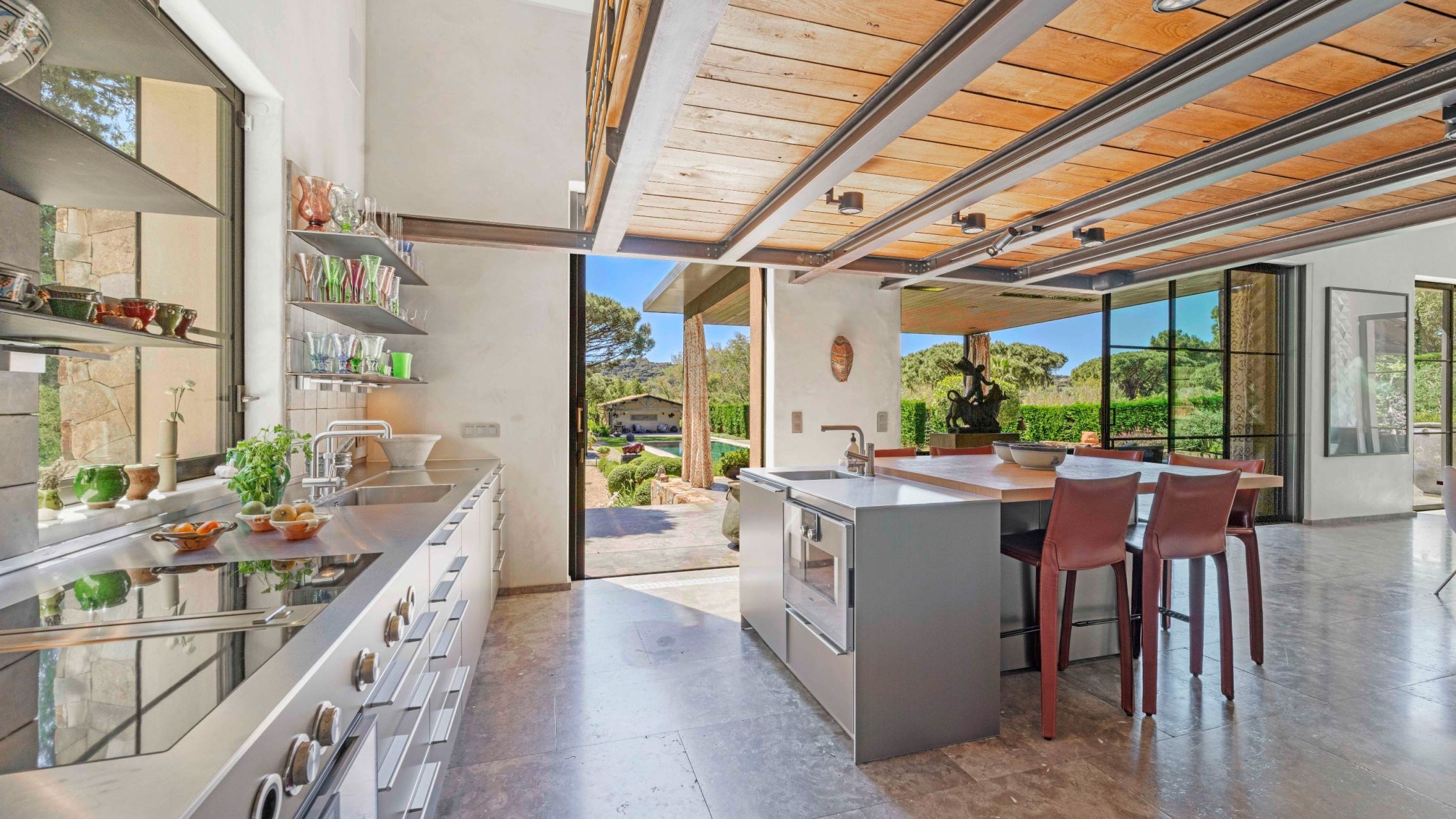 villa 10 Rooms for sale on ST TROPEZ (83990)