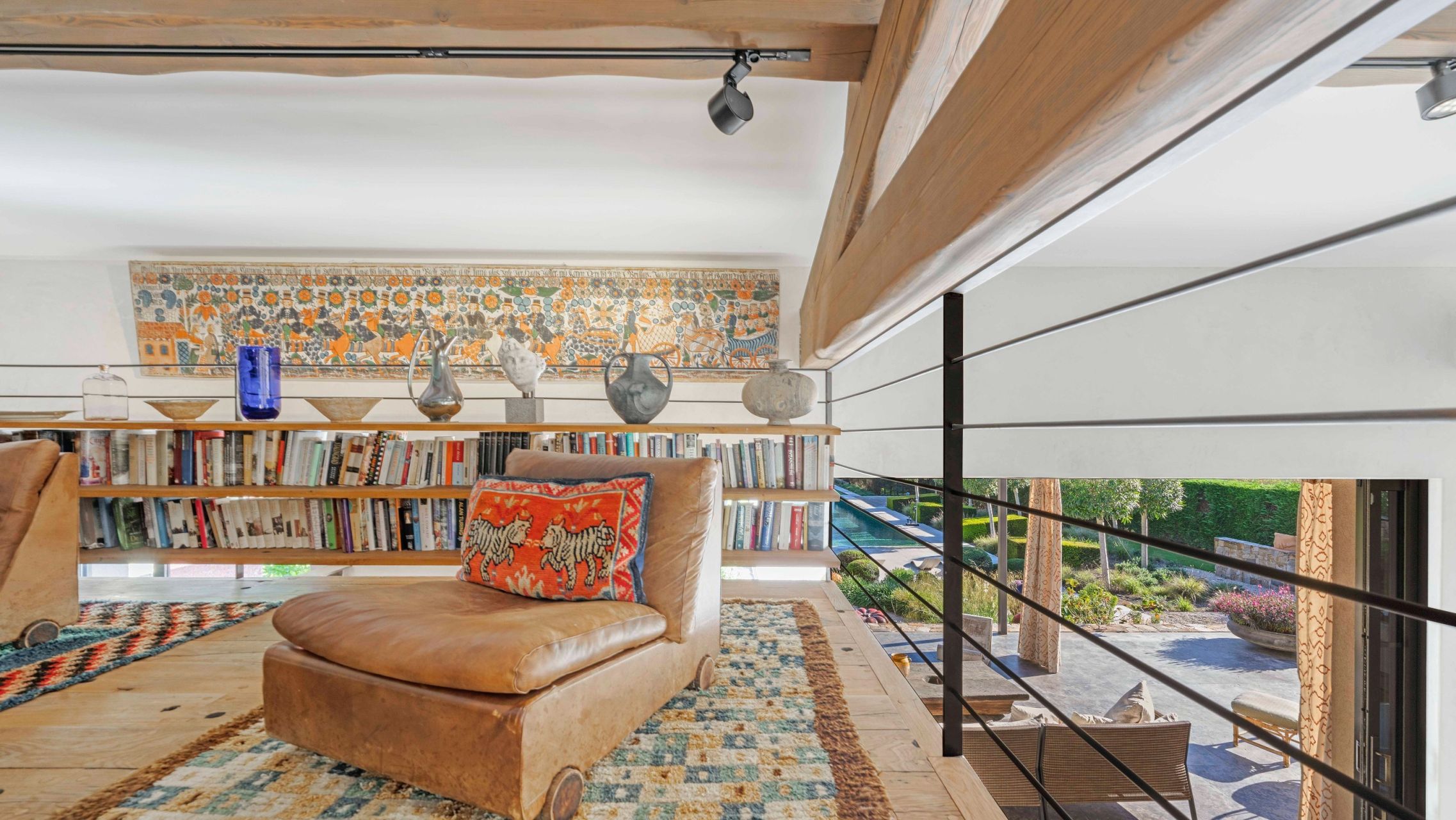 villa 10 Rooms for sale on ST TROPEZ (83990)