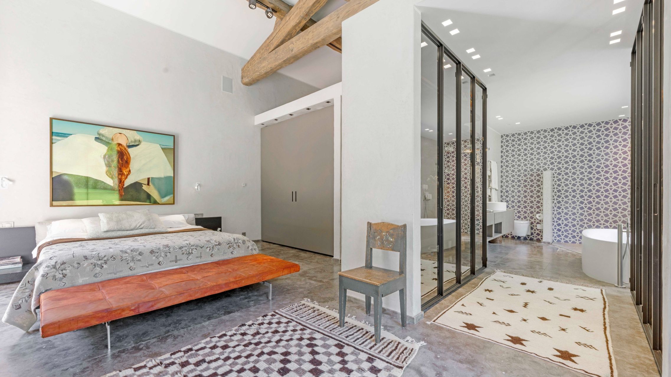 villa 10 Rooms for sale on ST TROPEZ (83990)