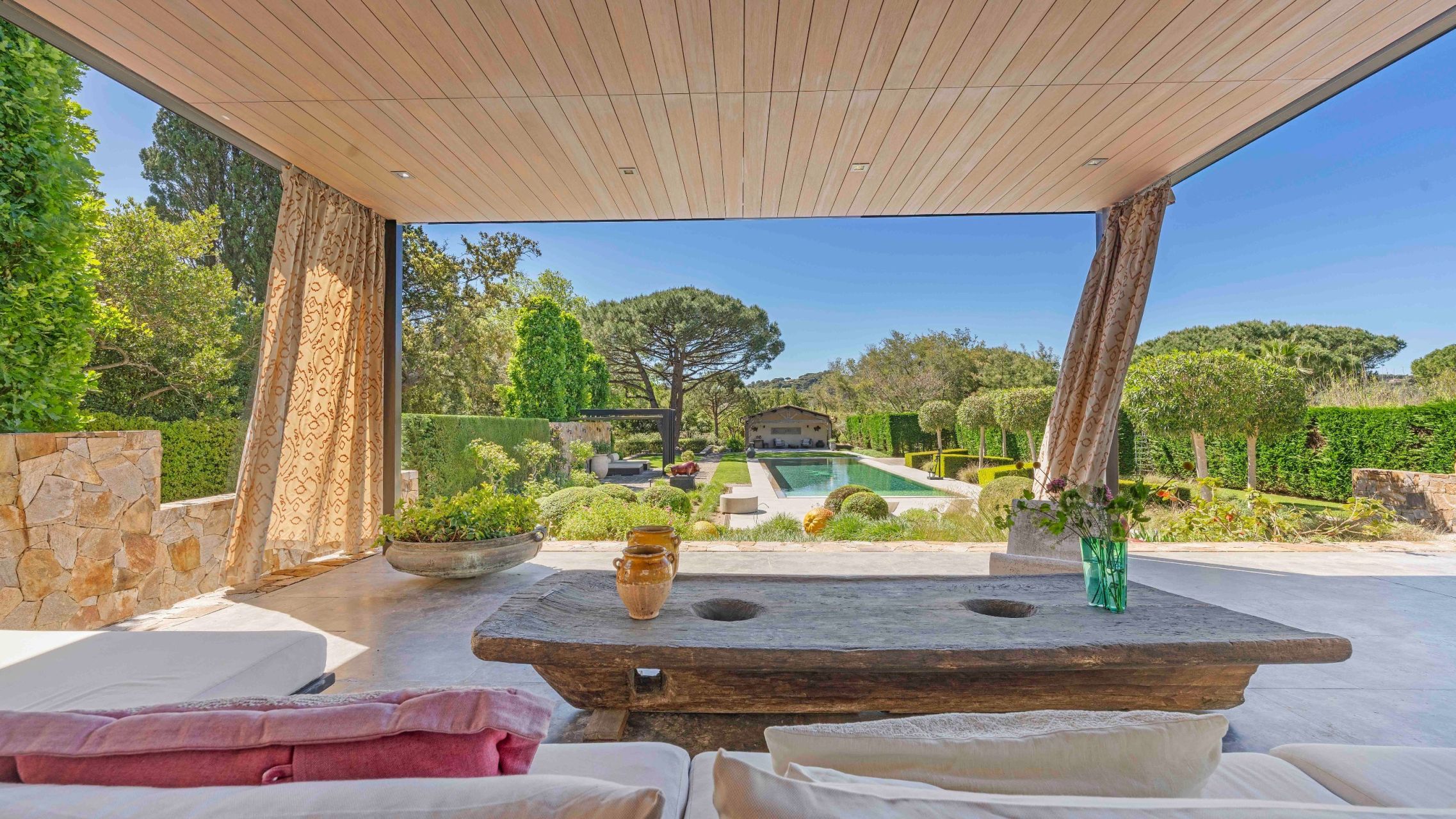 villa 10 Rooms for sale on ST TROPEZ (83990)