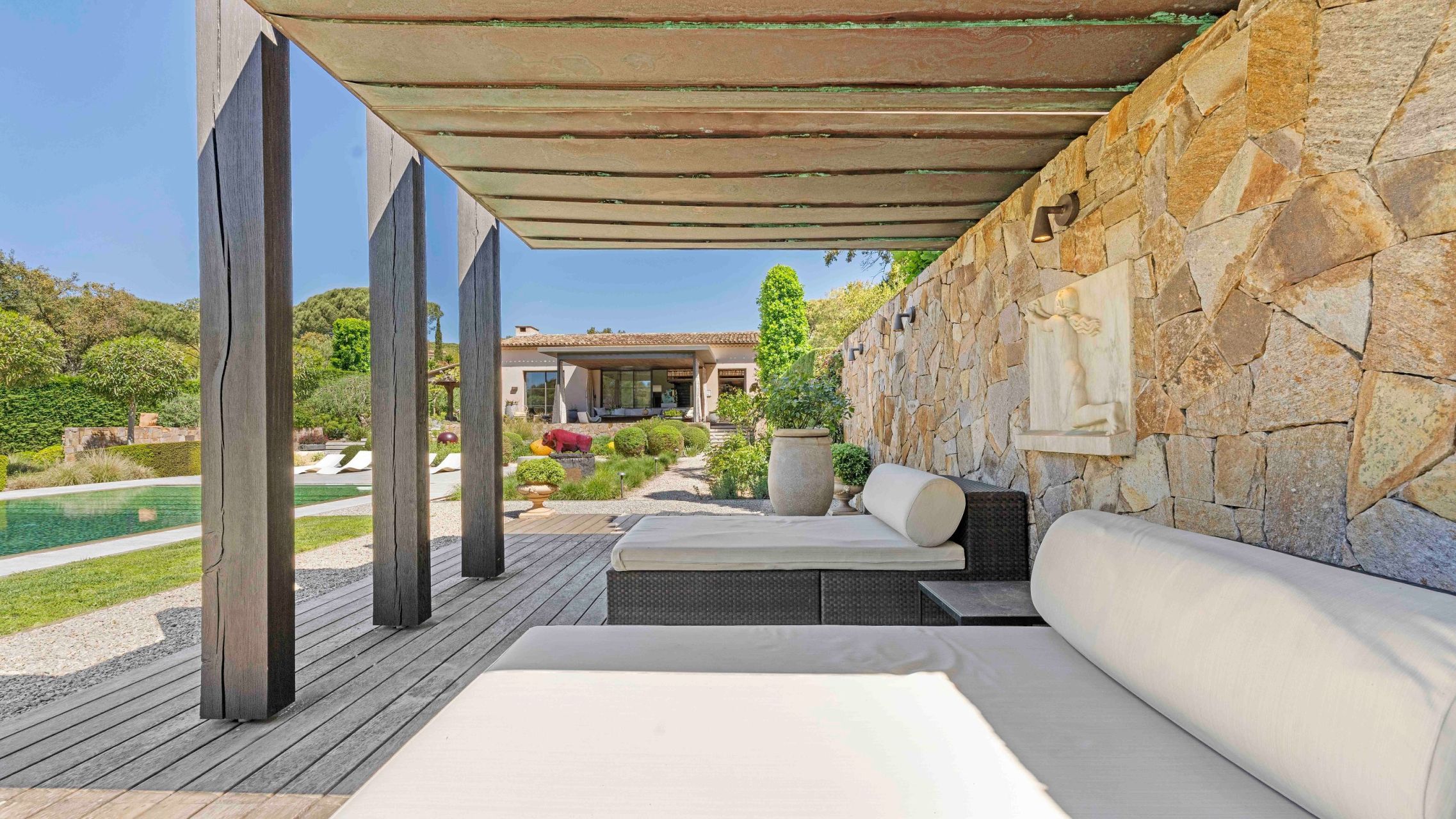 villa 10 Rooms for sale on ST TROPEZ (83990)