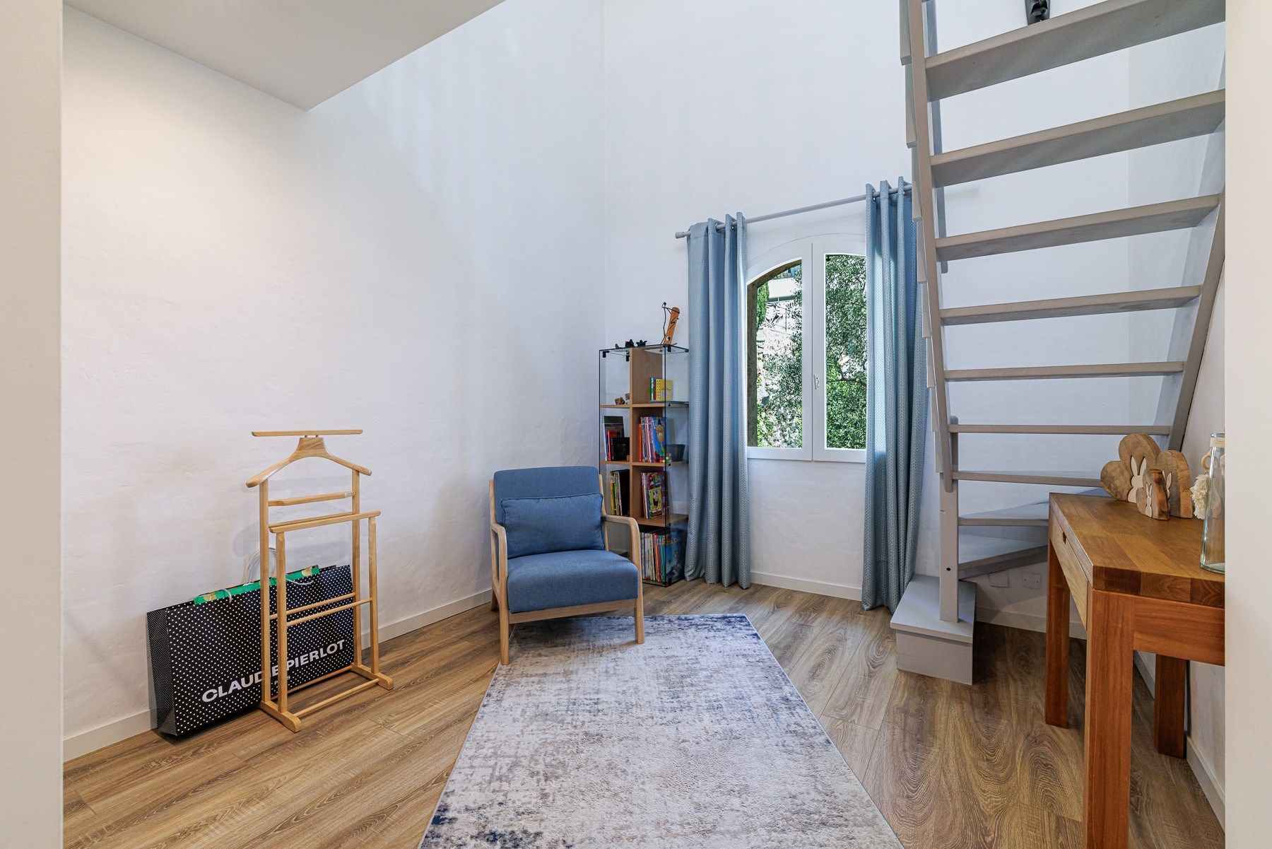 villa 5 Rooms for sale on GATTIERES (06510)