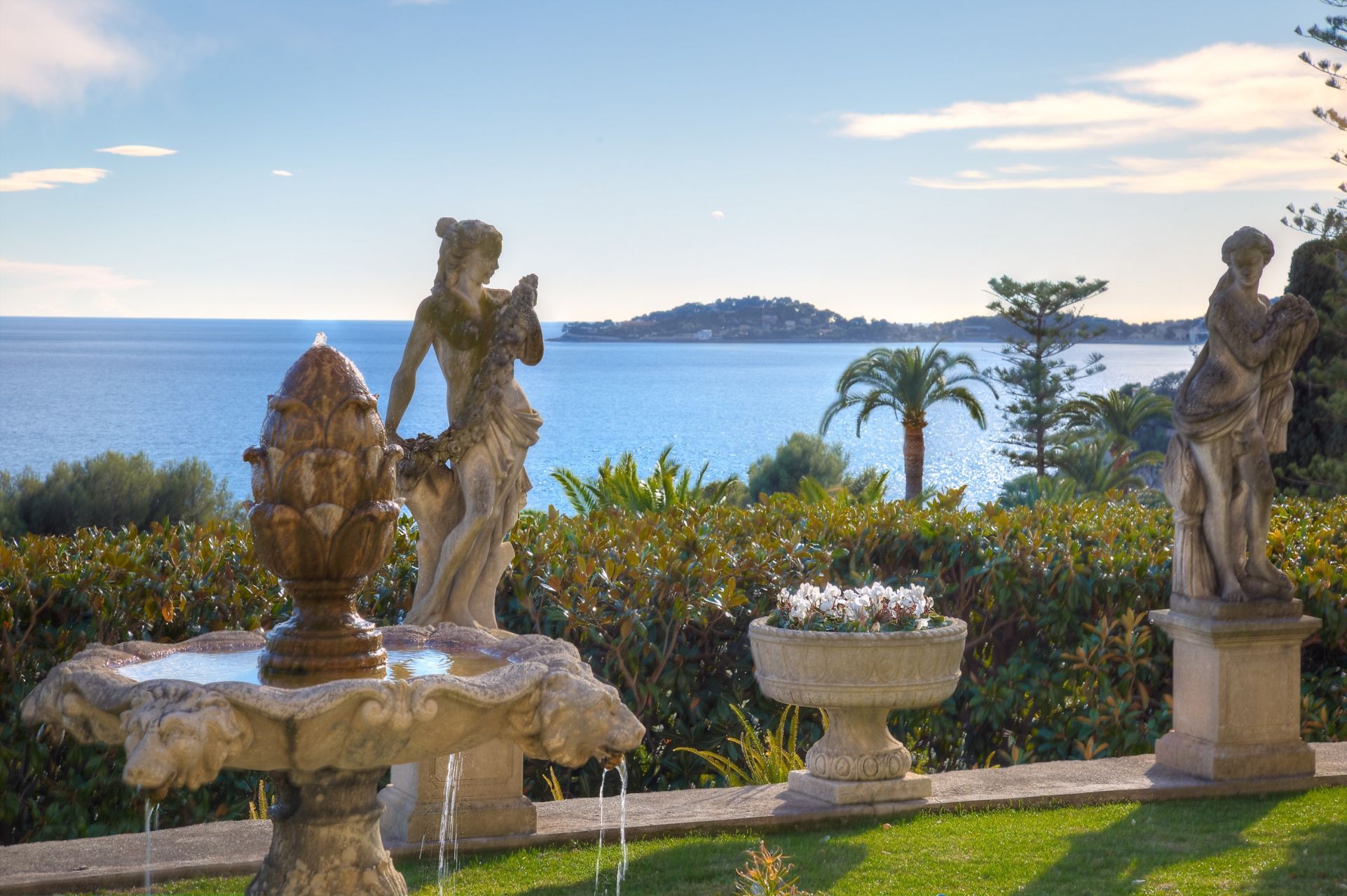 mansion 10 Rooms for sale on EZE (06360)