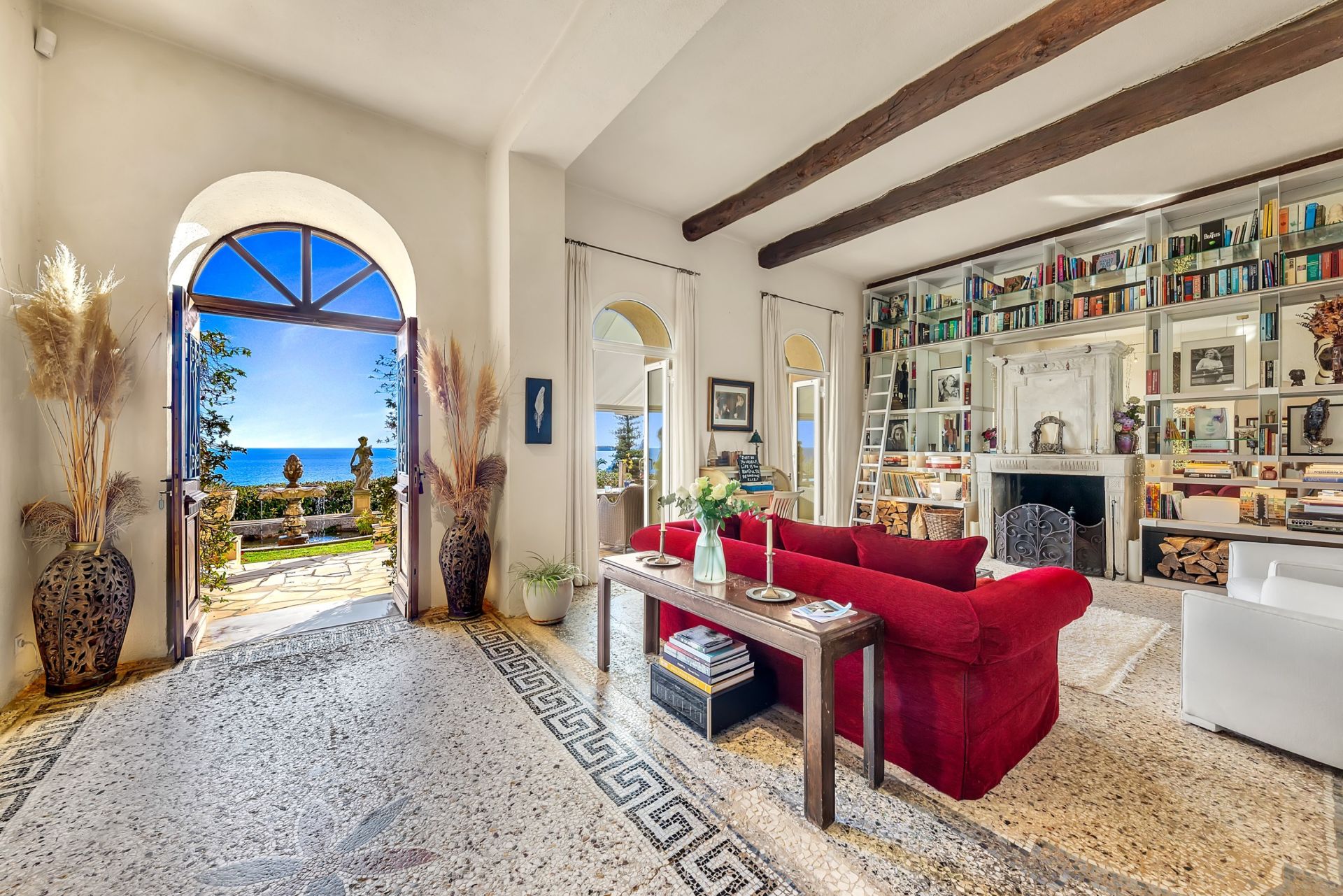 mansion 10 Rooms for sale on EZE (06360)