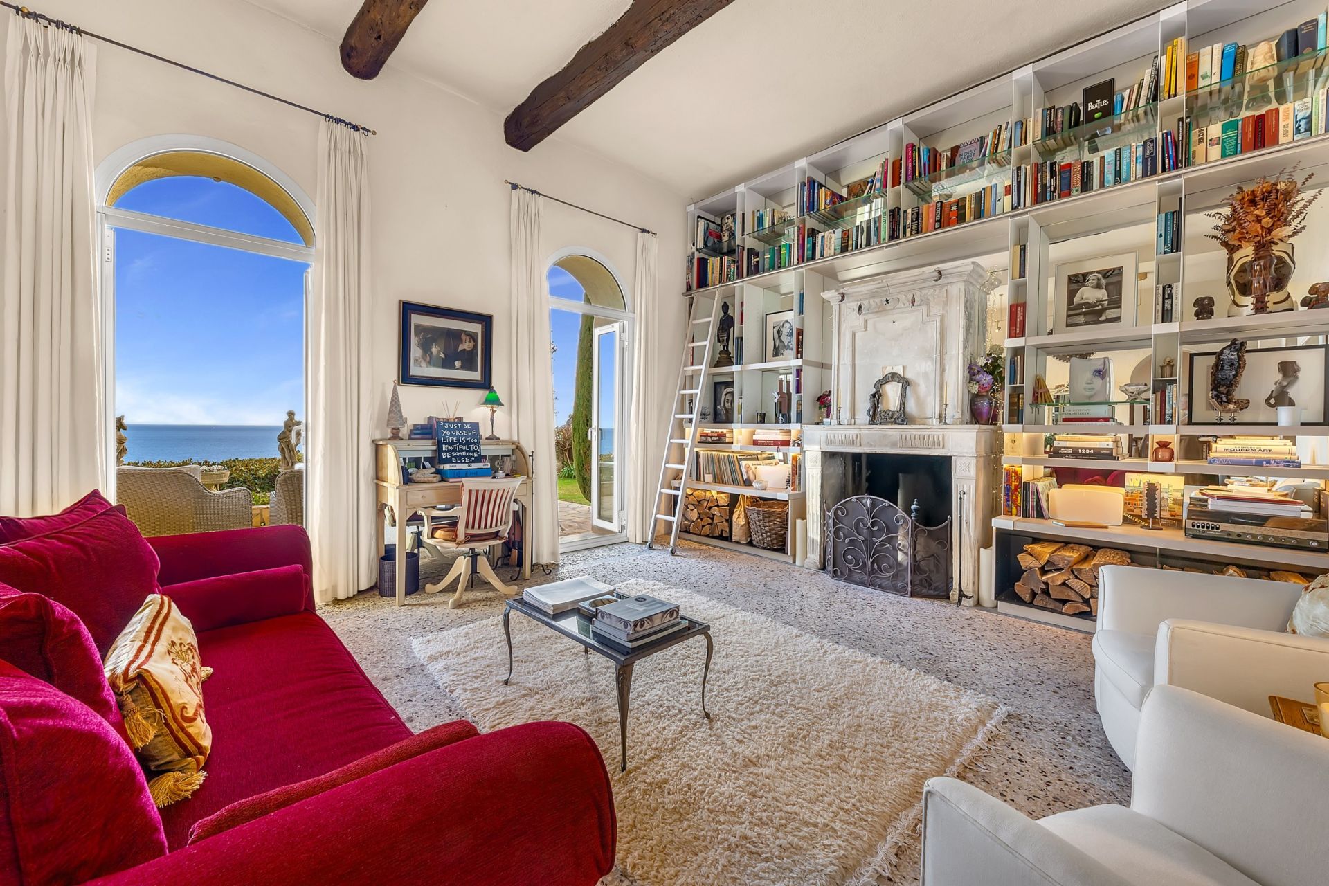 mansion 10 Rooms for sale on EZE (06360)