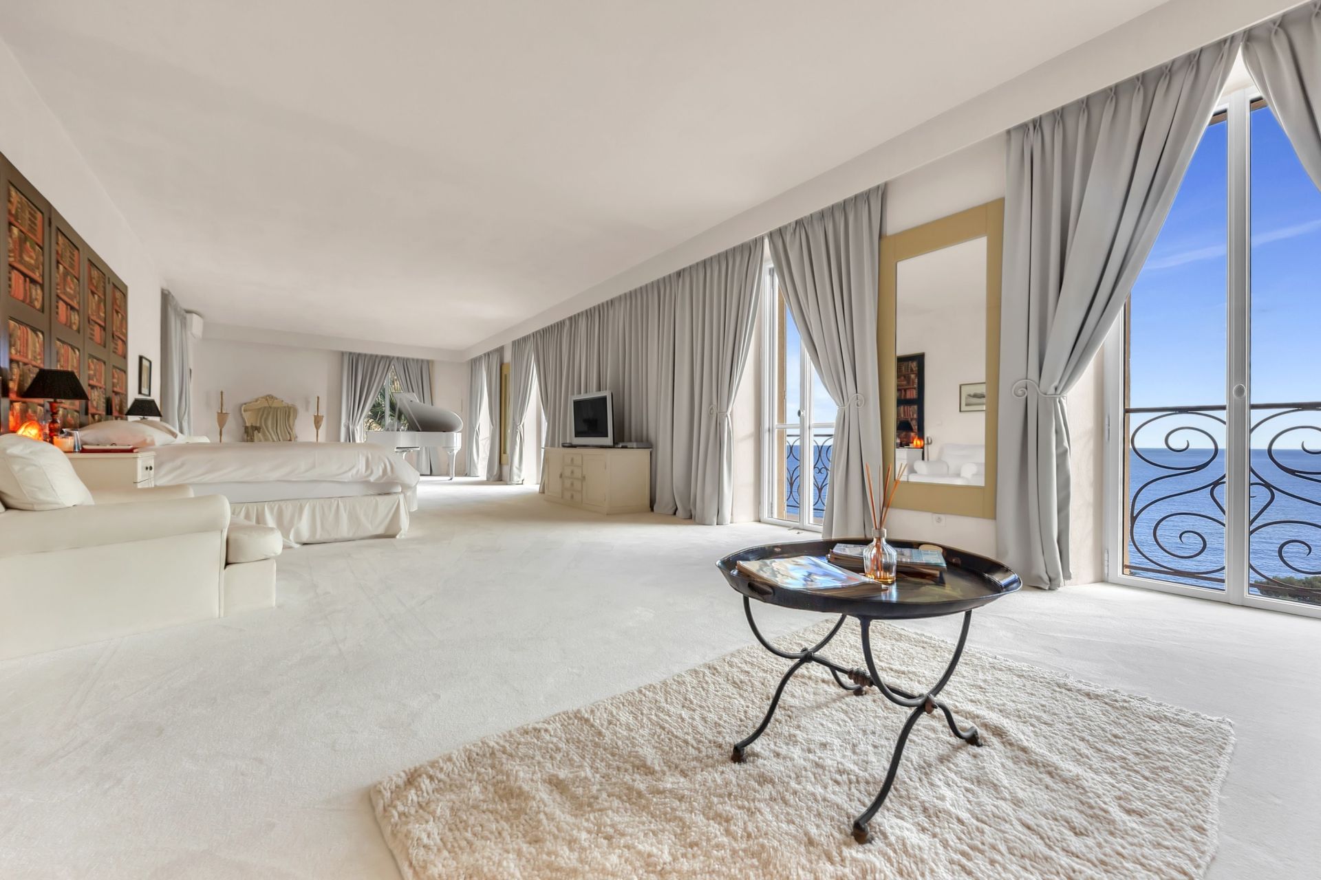 mansion 10 Rooms for sale on EZE (06360)