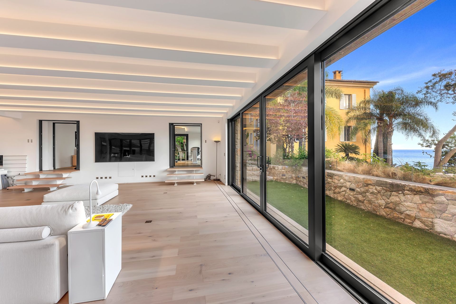 mansion 10 Rooms for sale on EZE (06360)