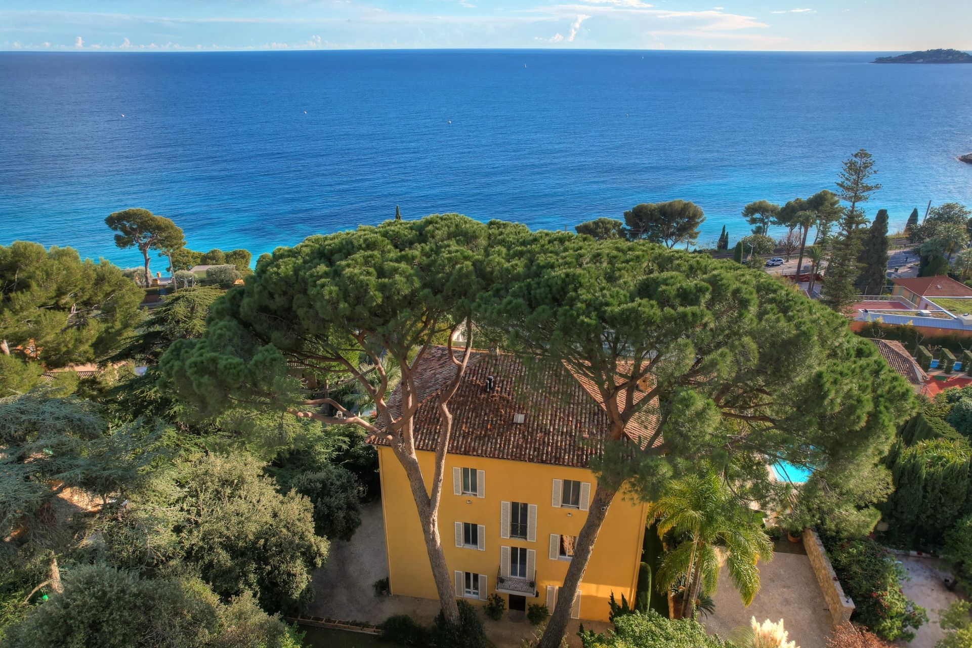 mansion 10 Rooms for sale on EZE (06360)