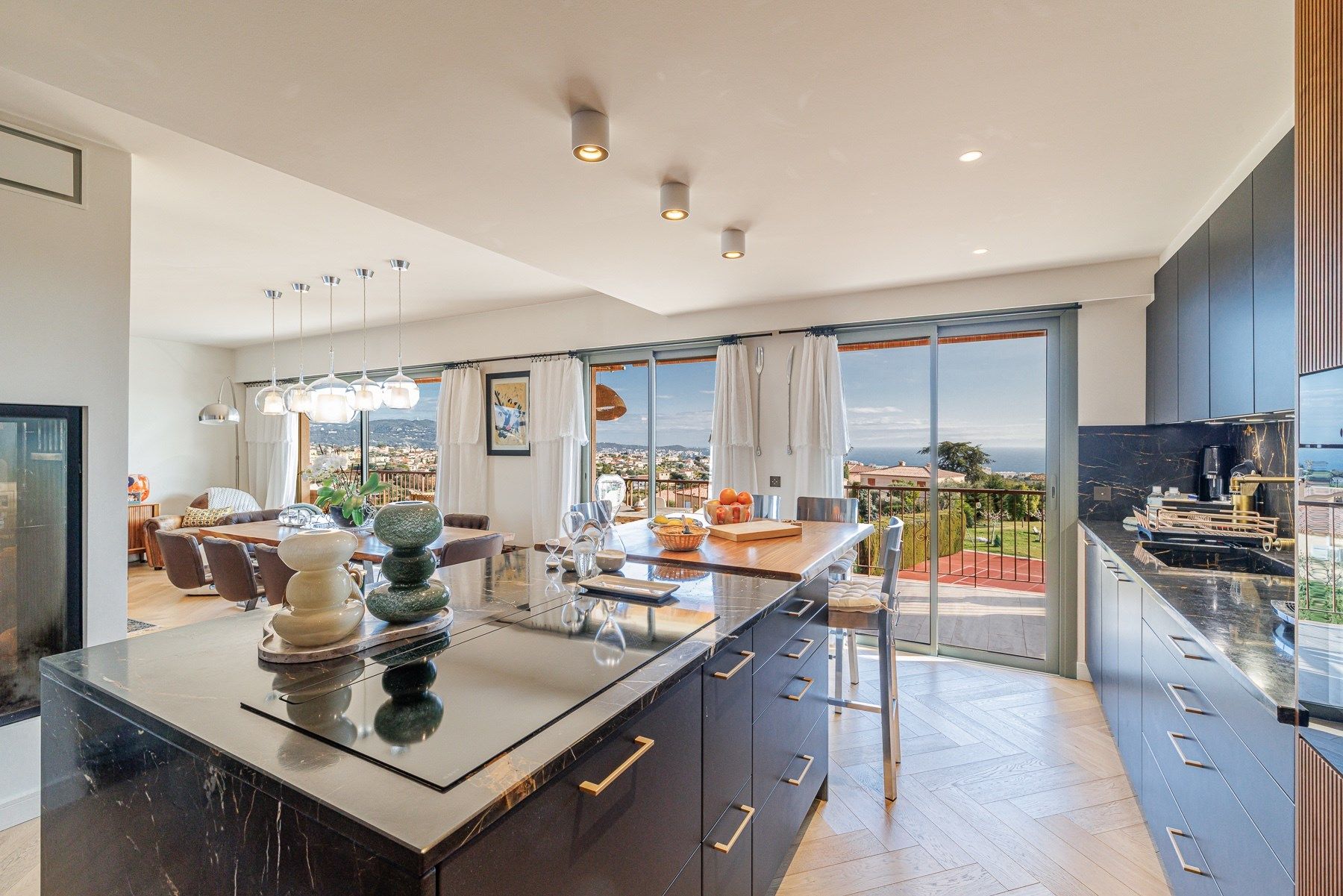 apartment 5 Rooms for sale on NICE (06000)