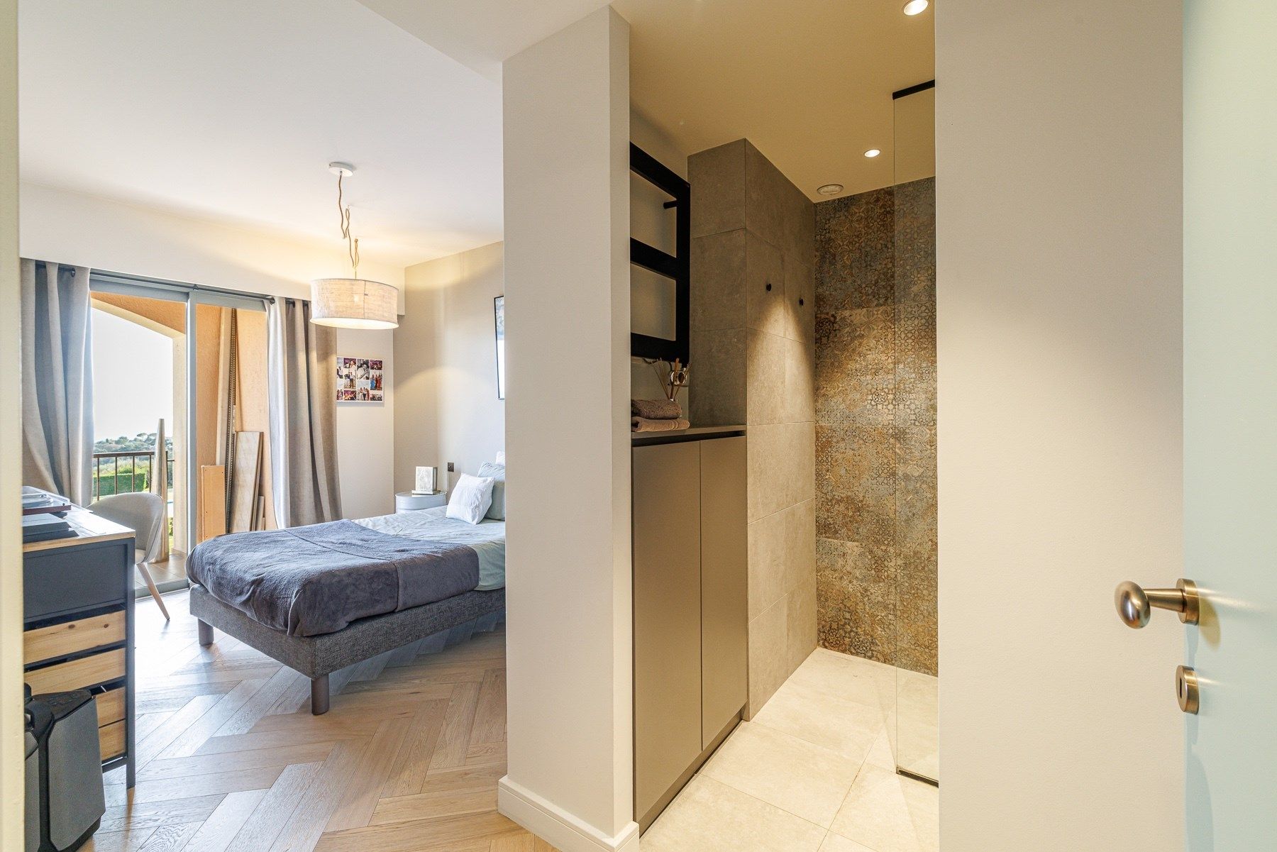 apartment 5 Rooms for sale on NICE (06000)