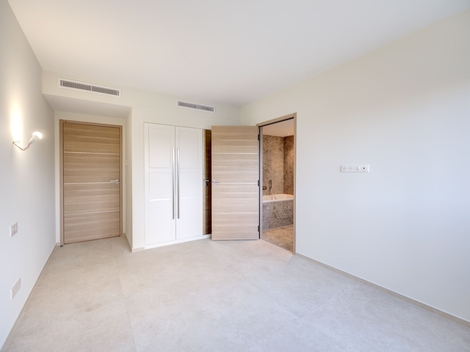 apartment 3 Rooms for sale on CANNES (06400)