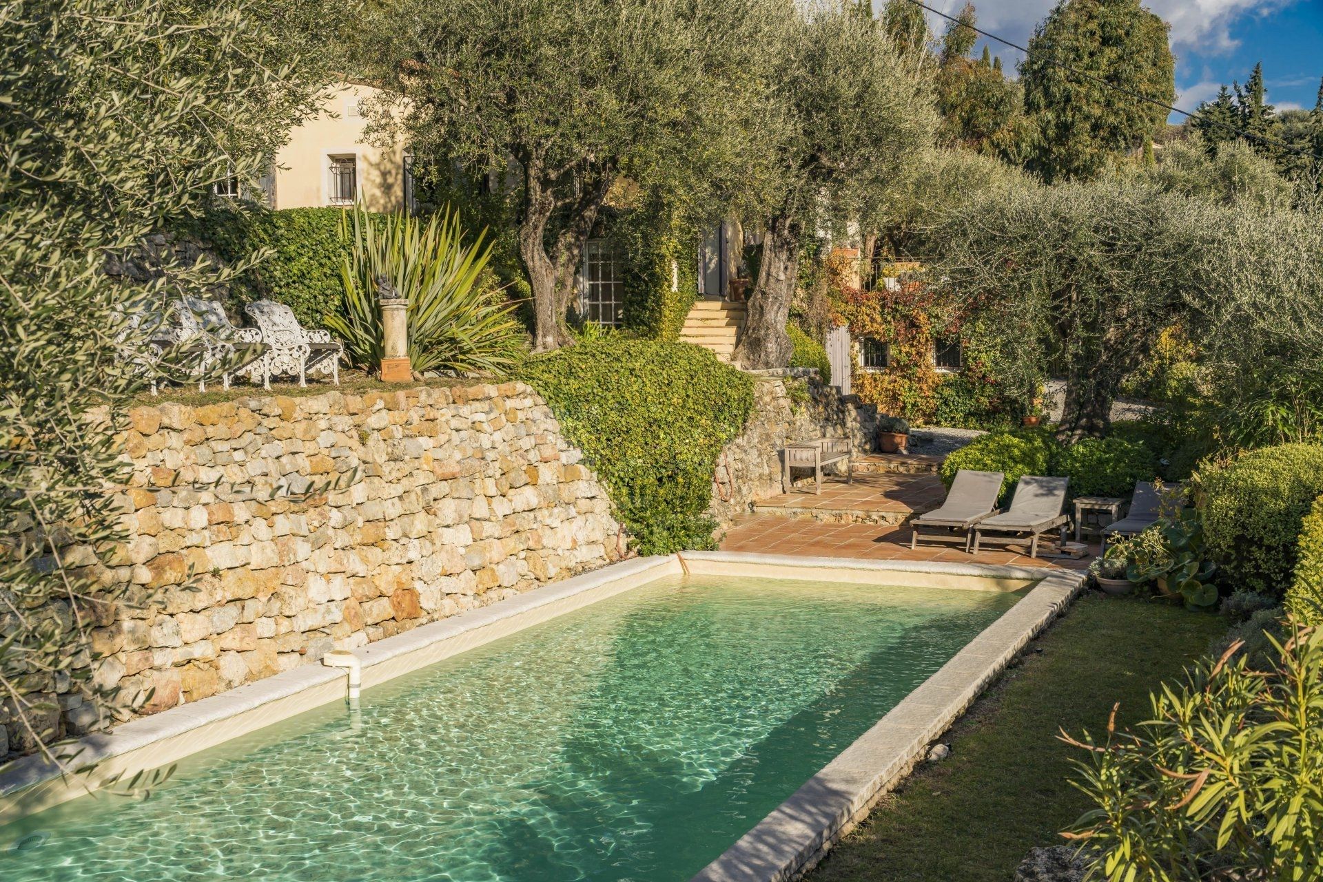 provencal house 6 Rooms for sale on CHATEAUNEUF GRASSE (06740)