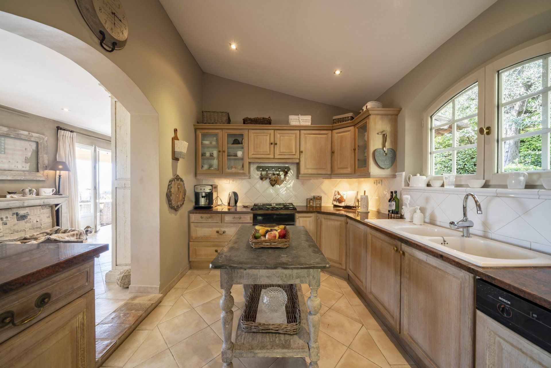 provencal house 6 Rooms for sale on CHATEAUNEUF GRASSE (06740)