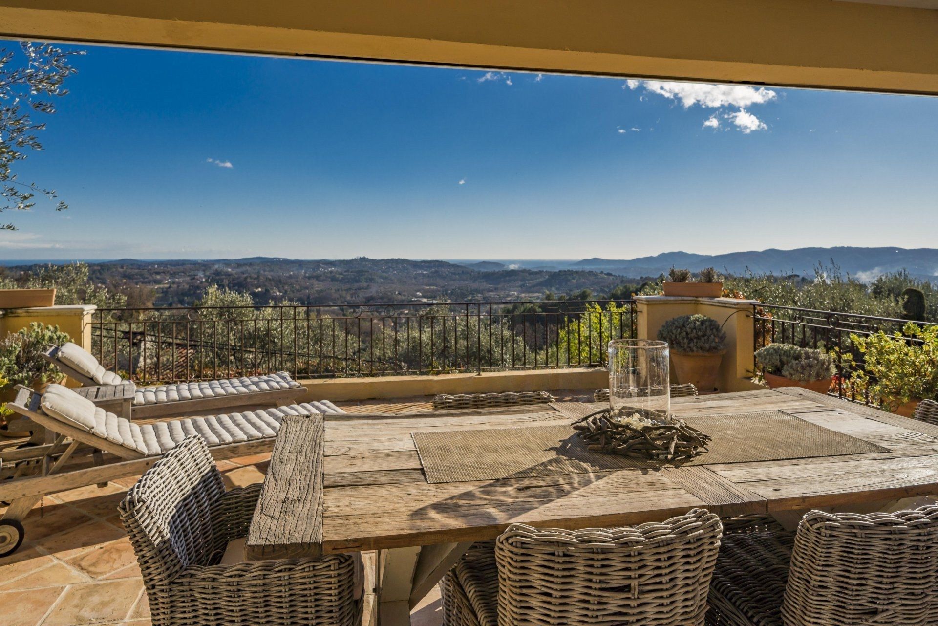 provencal house 6 Rooms for sale on CHATEAUNEUF GRASSE (06740)