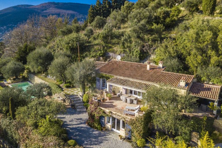 provencal house 6 Rooms for sale on CHATEAUNEUF GRASSE (06740)