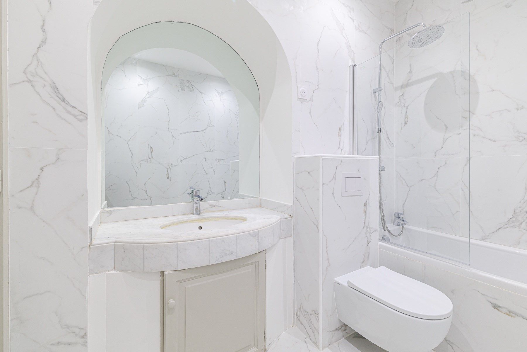 apartment 4 Rooms for sale on NICE (06000)