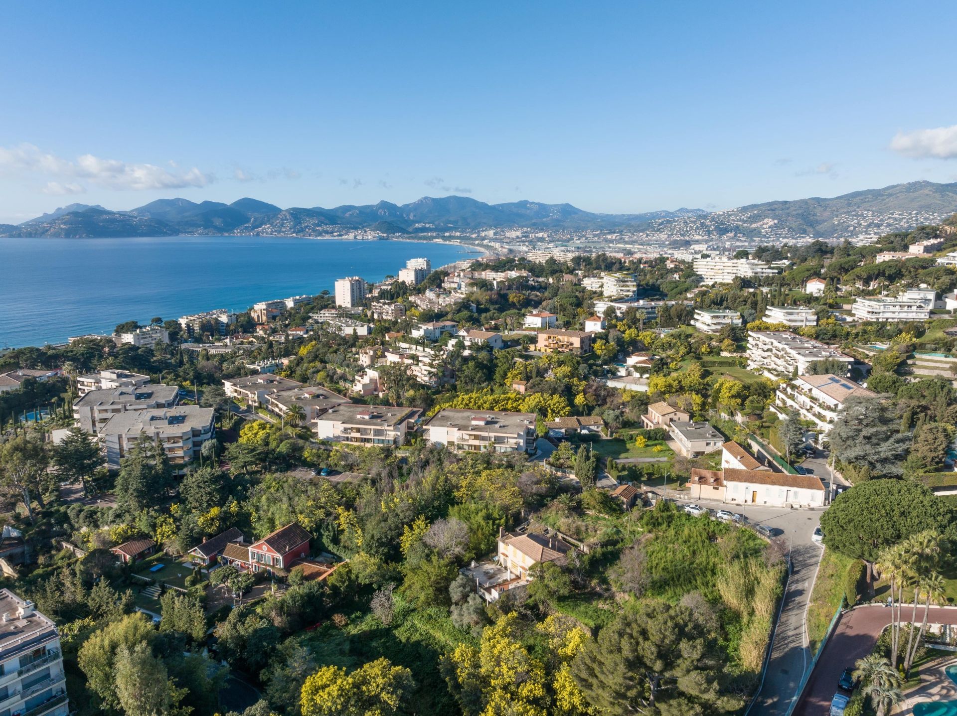 apartment 4 Rooms for sale on CANNES (06400)