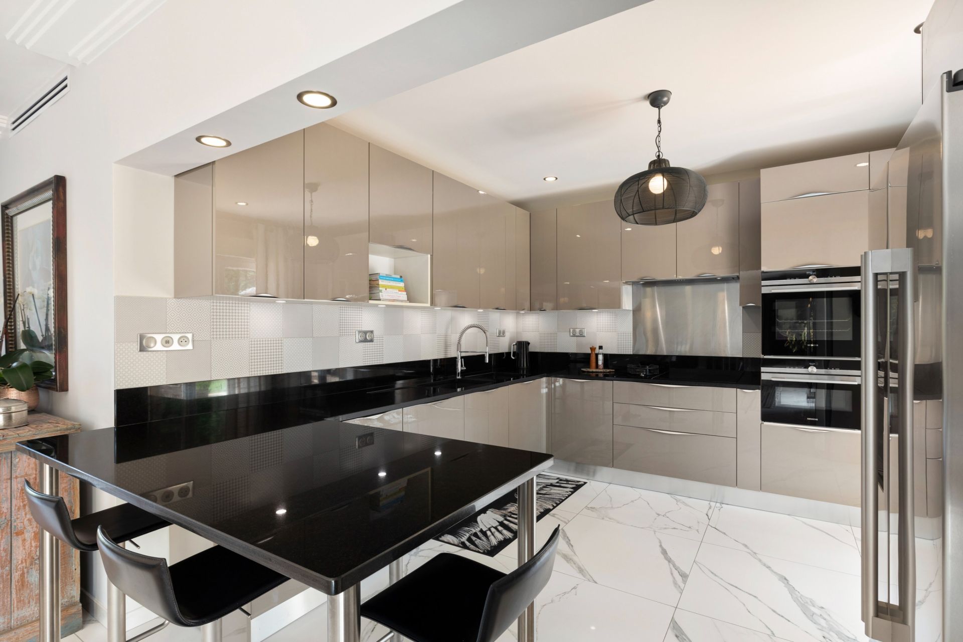 villa 8 Pièces en vente sur MOUGINS (06250)