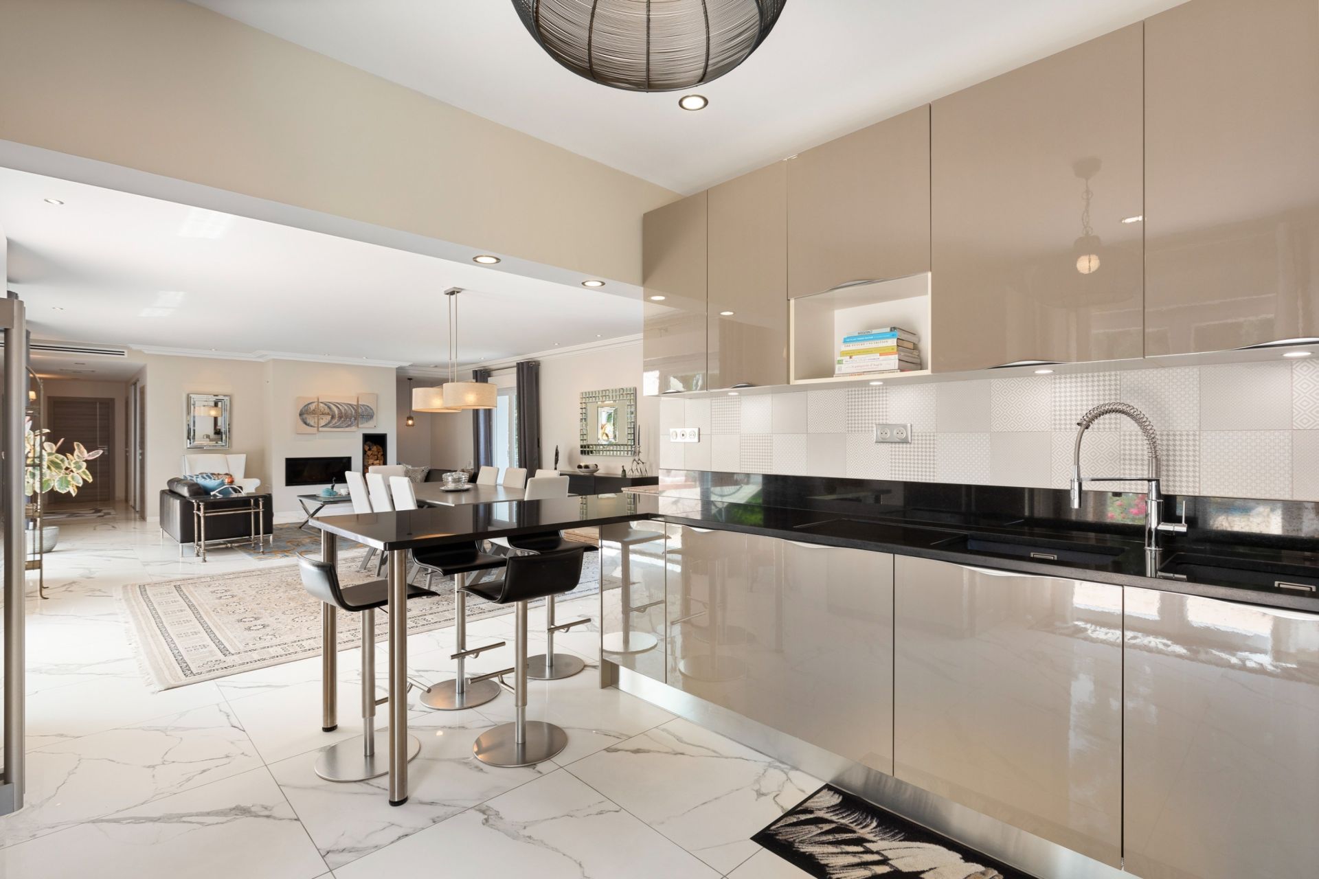 villa 8 Pièces en vente sur MOUGINS (06250)