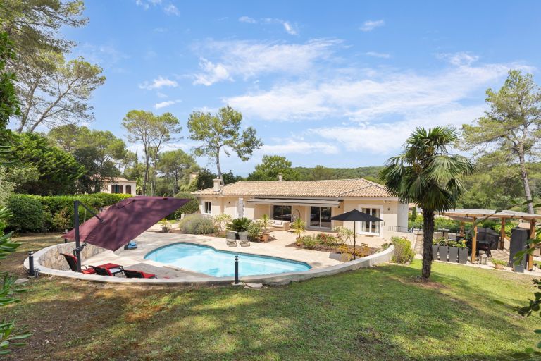 villa 8 Pièces en vente sur MOUGINS (06250)