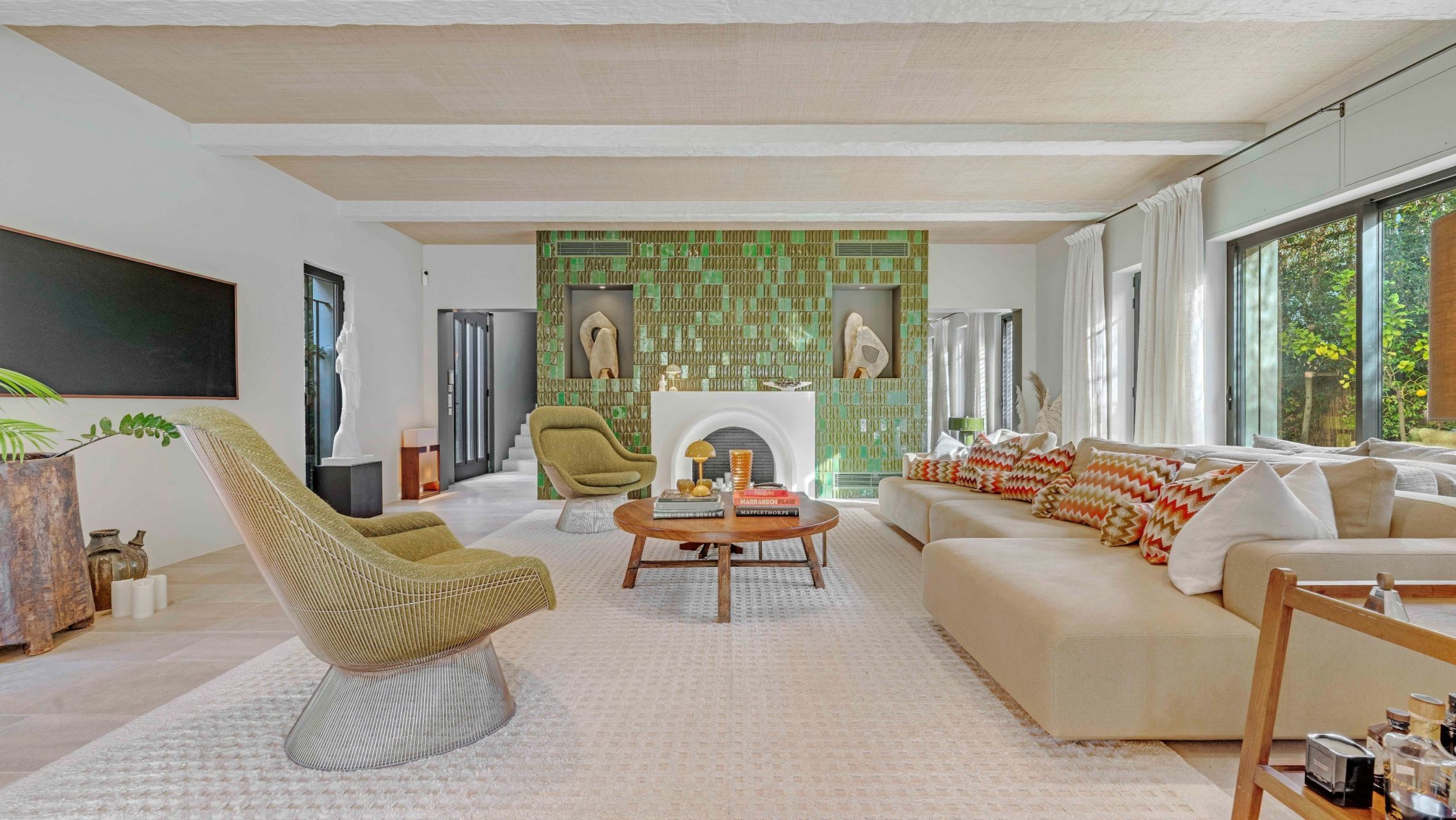 contemporary house 9 Rooms for sale on ST TROPEZ (83990)