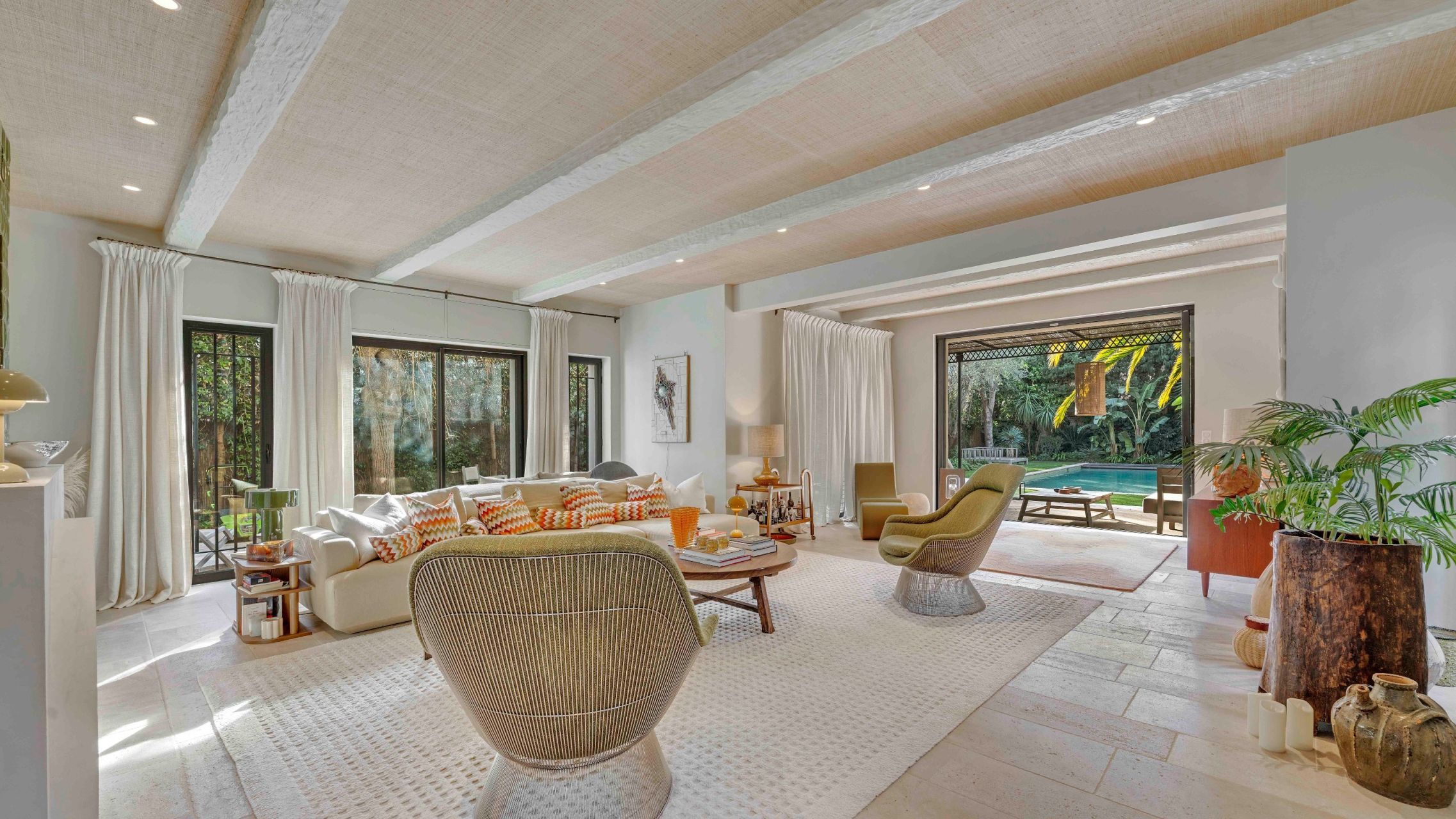 contemporary house 9 Rooms for sale on ST TROPEZ (83990)