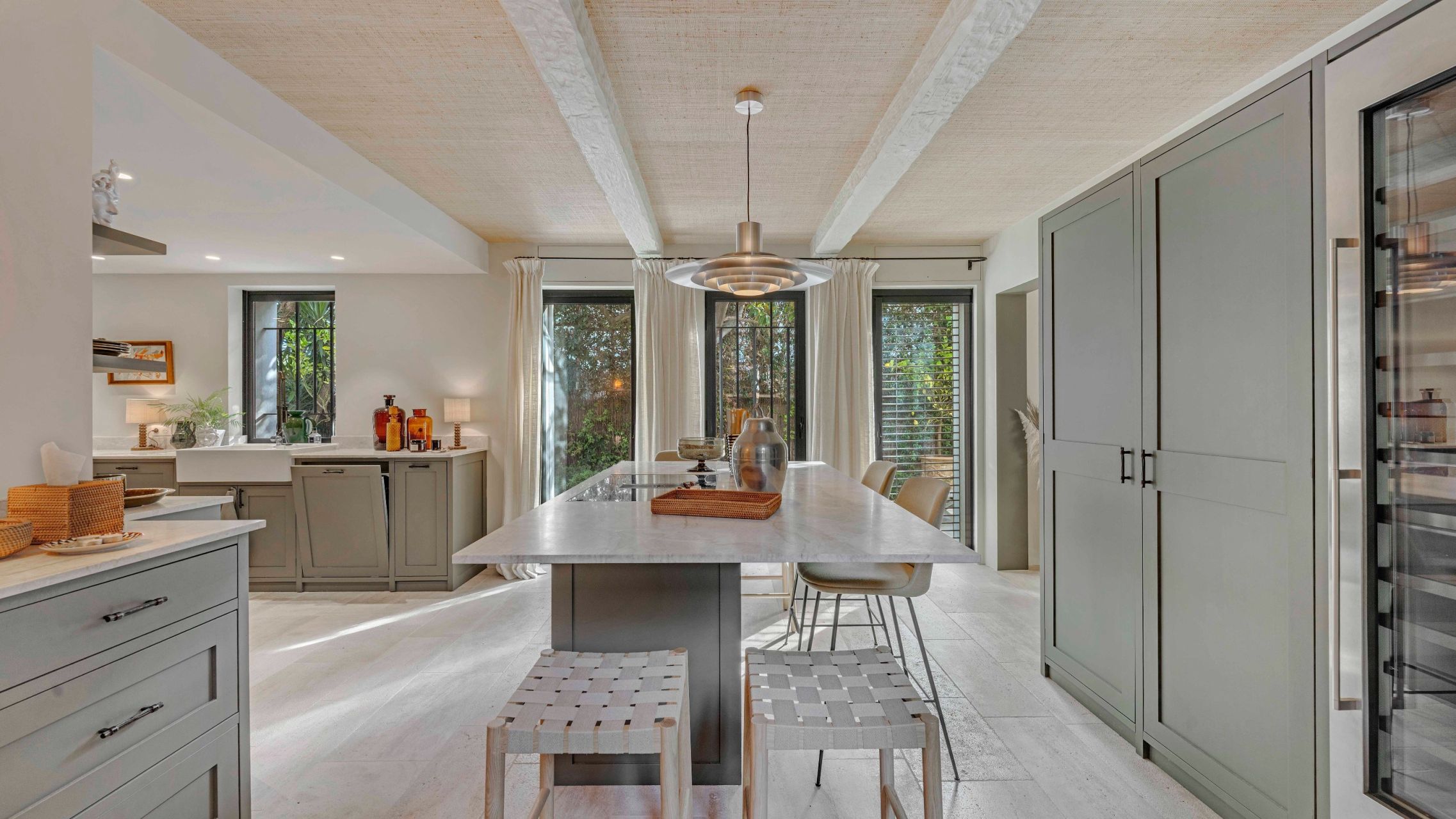 contemporary house 9 Rooms for sale on ST TROPEZ (83990)
