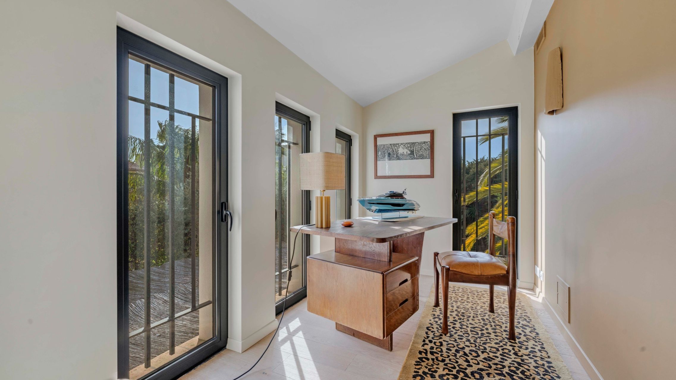 contemporary house 9 Rooms for sale on ST TROPEZ (83990)