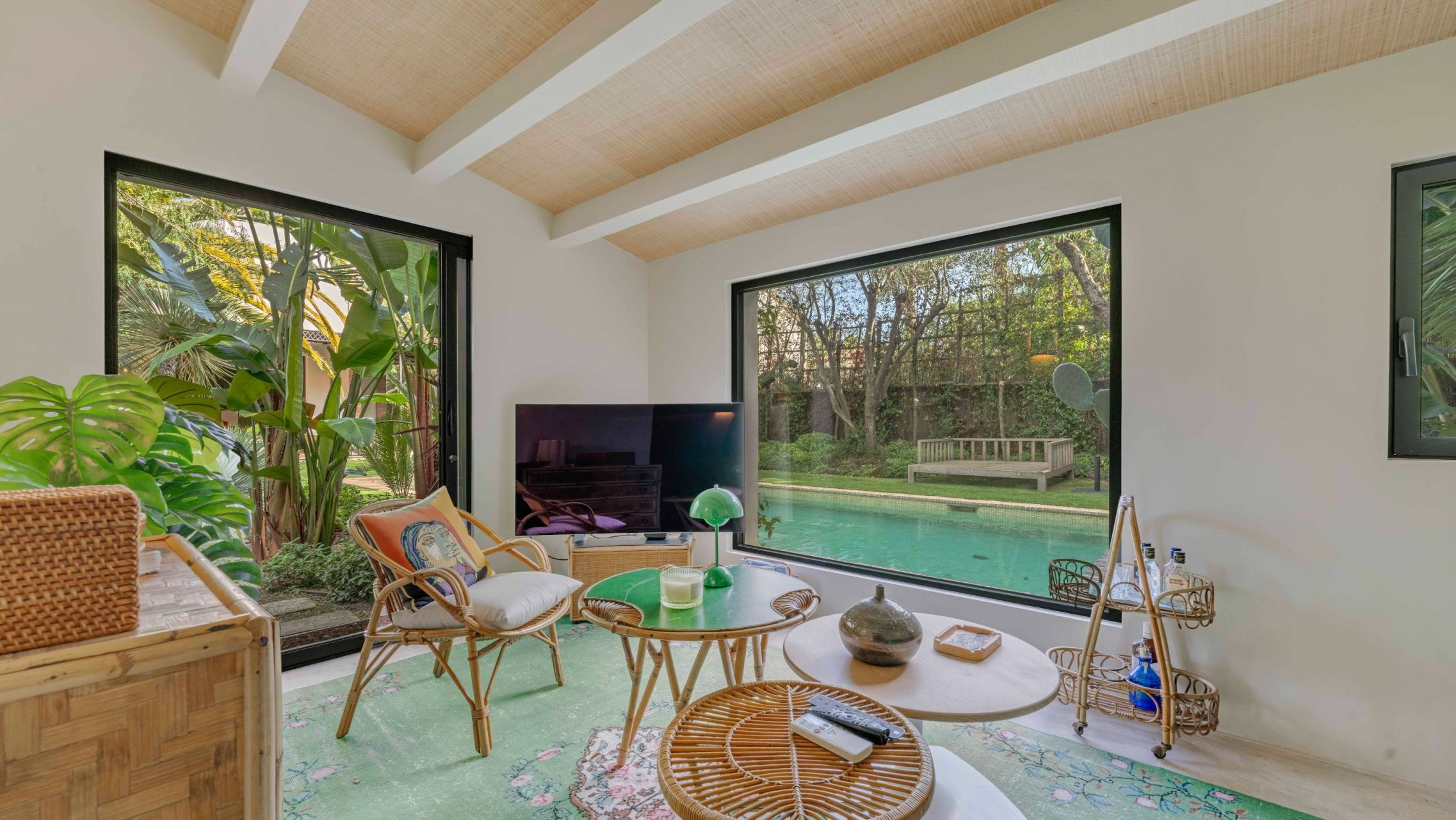 contemporary house 9 Rooms for sale on ST TROPEZ (83990)