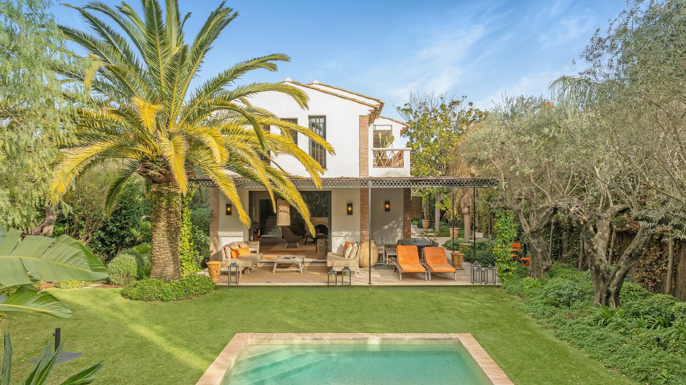 contemporary house 9 Rooms for sale on ST TROPEZ (83990)