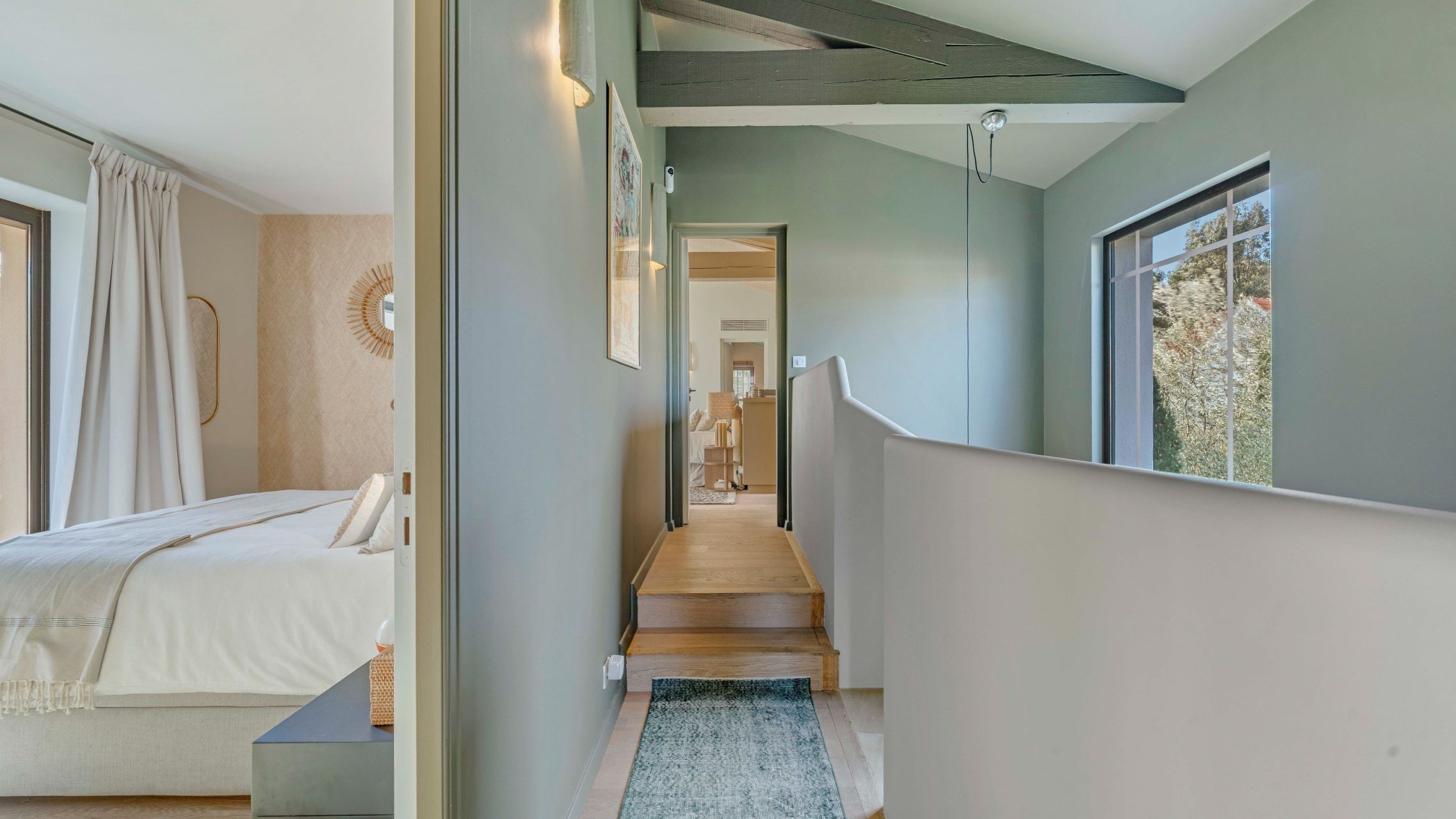 contemporary house 9 Rooms for sale on ST TROPEZ (83990)