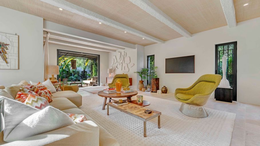contemporary house 9 Rooms for sale on ST TROPEZ (83990)