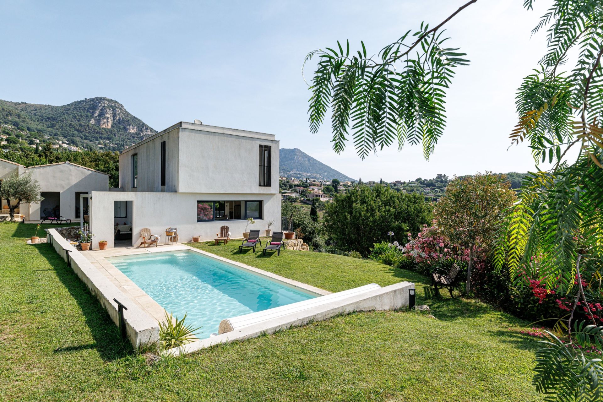 contemporary house 6 Rooms for sale on VENCE (06140)
