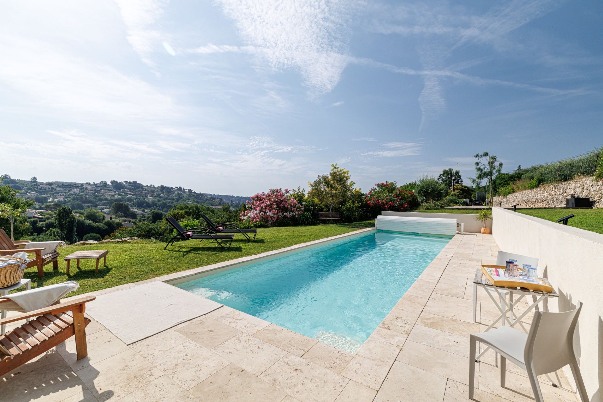 contemporary house 6 Rooms for sale on VENCE (06140)