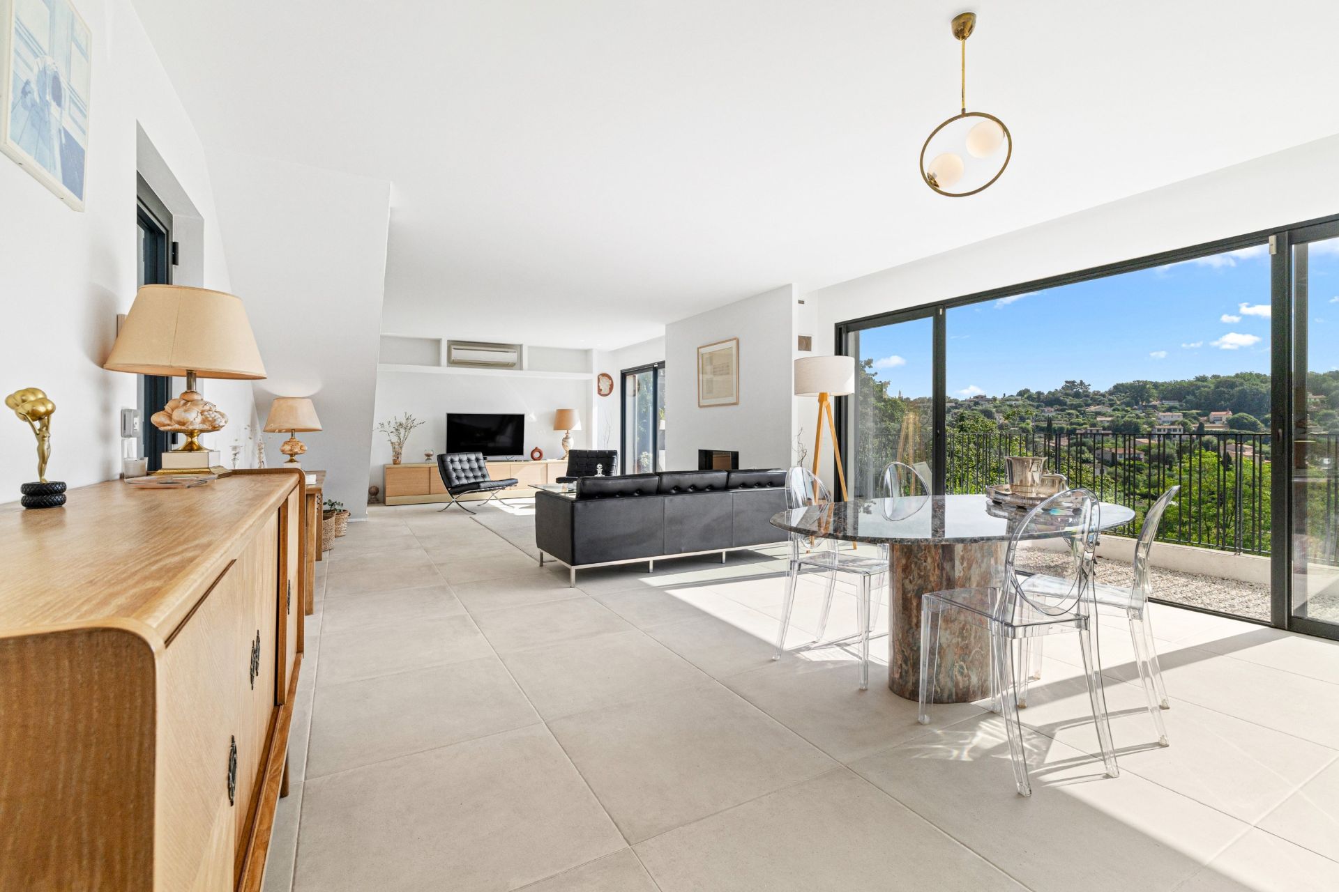 contemporary house 6 Rooms for sale on VENCE (06140)