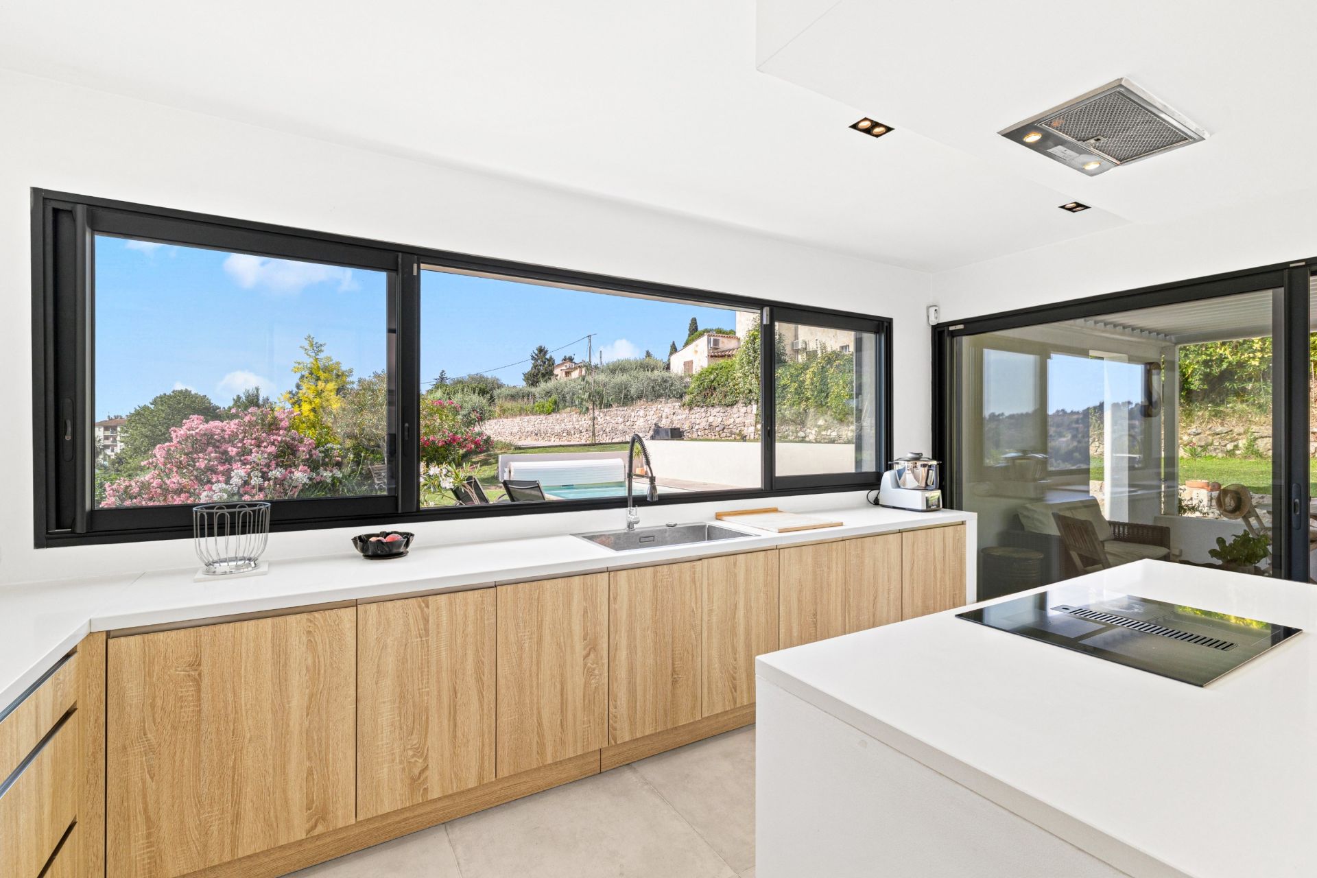 contemporary house 6 Rooms for sale on VENCE (06140)