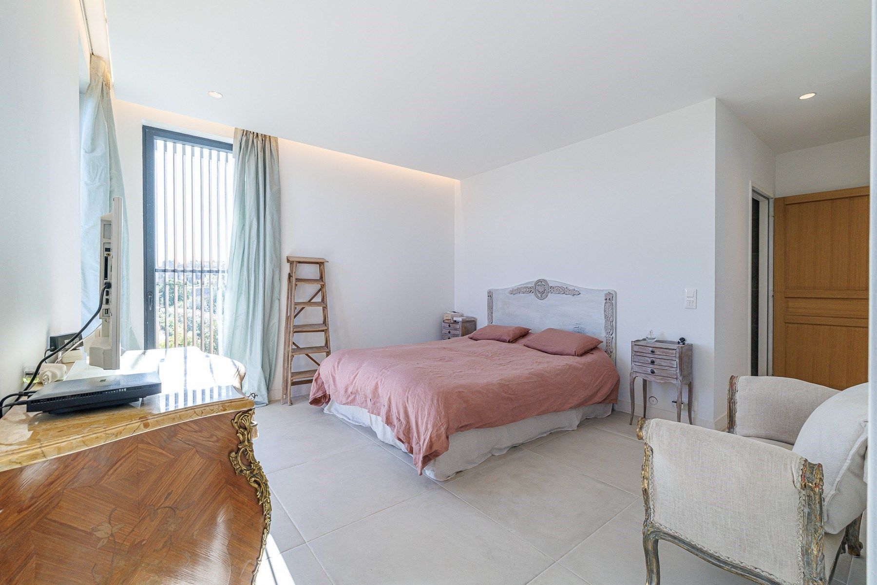 contemporary house 6 Rooms for sale on VENCE (06140)
