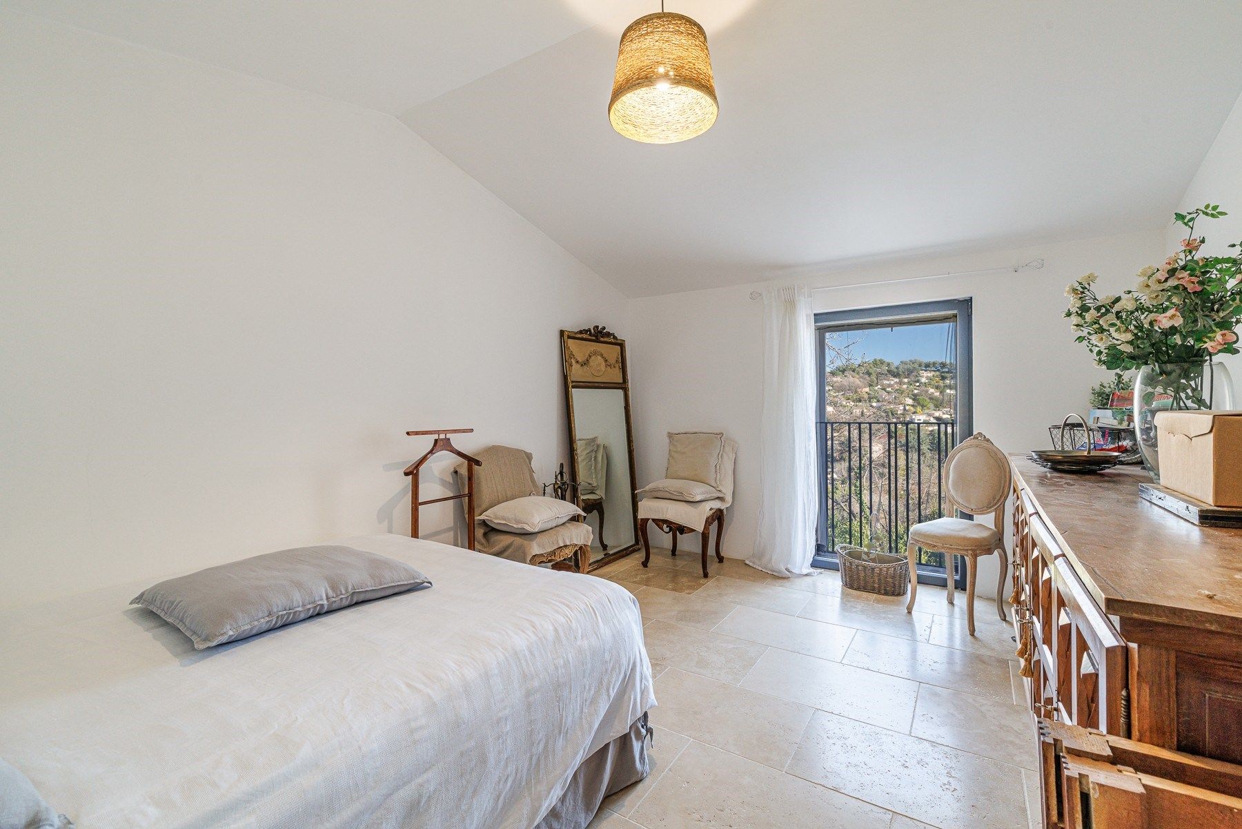 contemporary house 6 Rooms for sale on VENCE (06140)