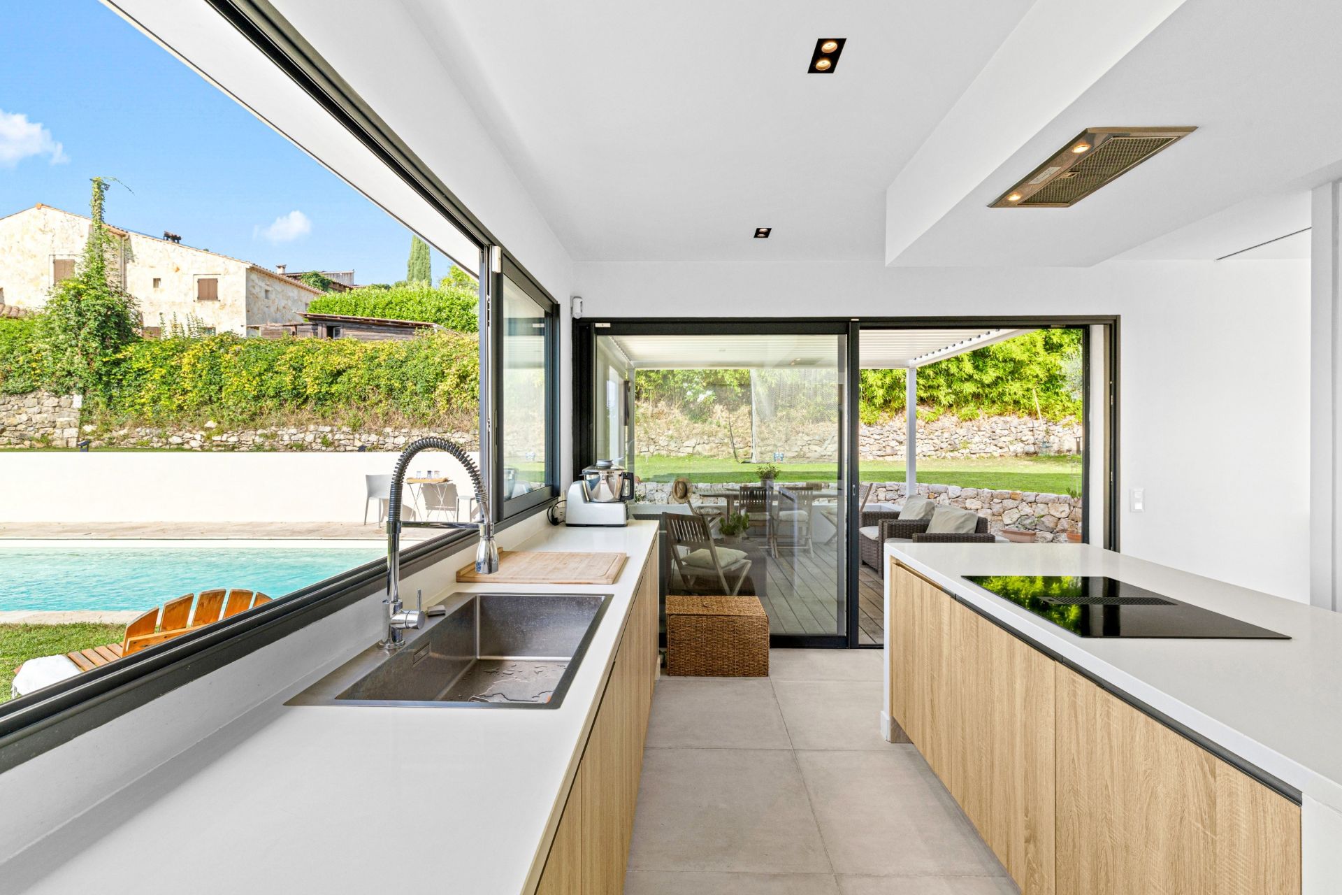 contemporary house 6 Rooms for sale on VENCE (06140)