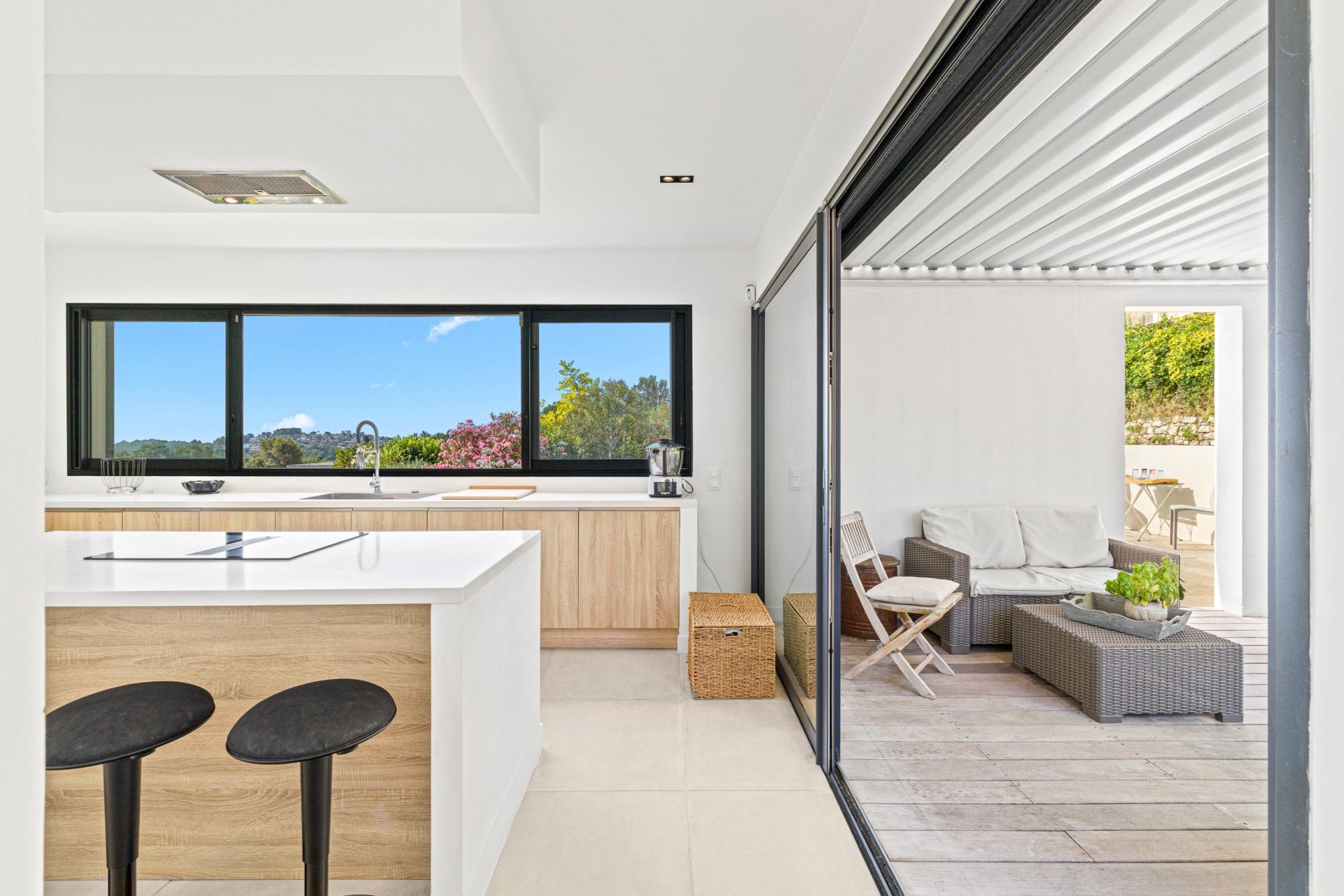 contemporary house 6 Rooms for sale on VENCE (06140)