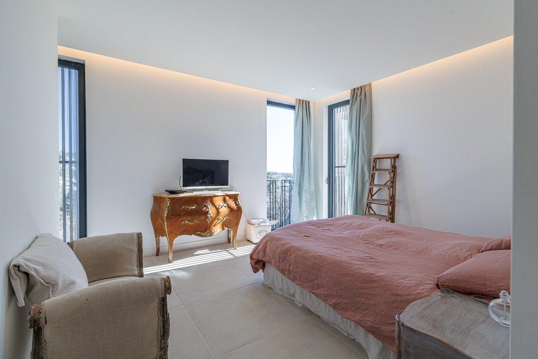 contemporary house 6 Rooms for sale on VENCE (06140)