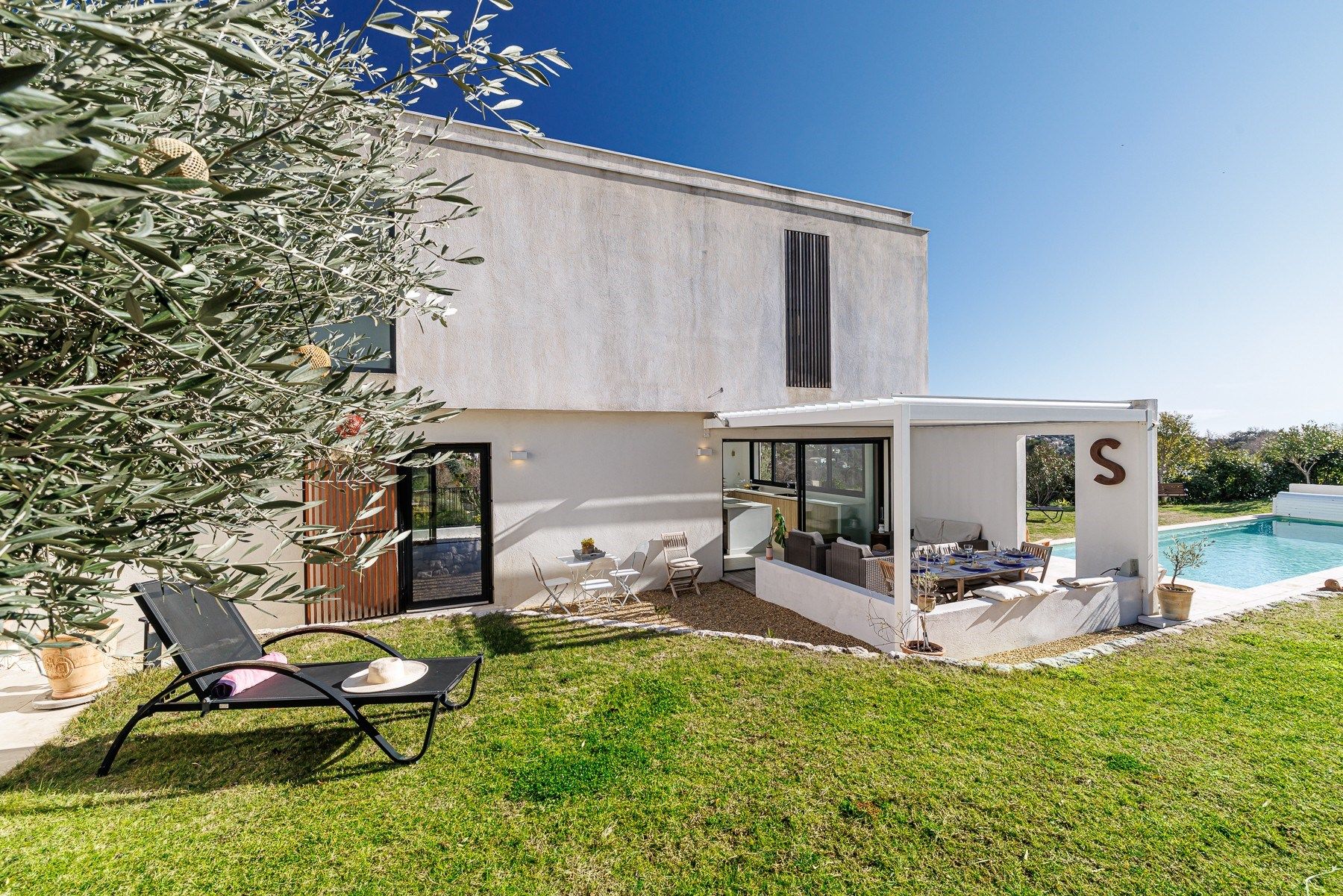 contemporary house 6 Rooms for sale on VENCE (06140)