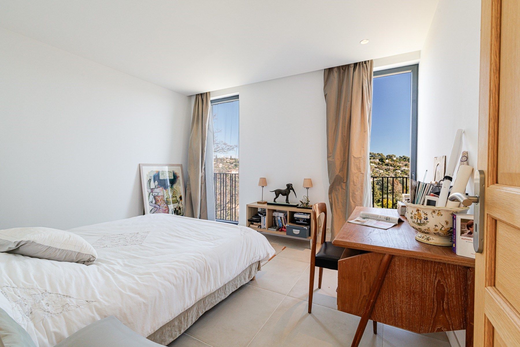 contemporary house 6 Rooms for sale on VENCE (06140)