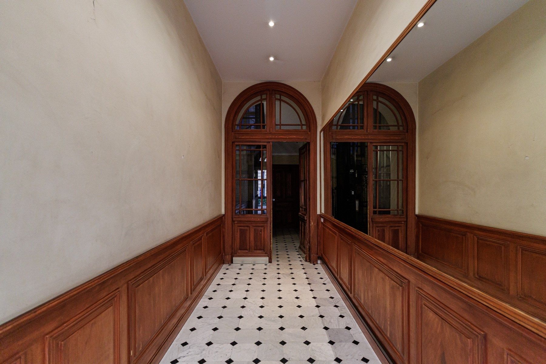 apartment 14 Rooms for sale on NICE (06000)