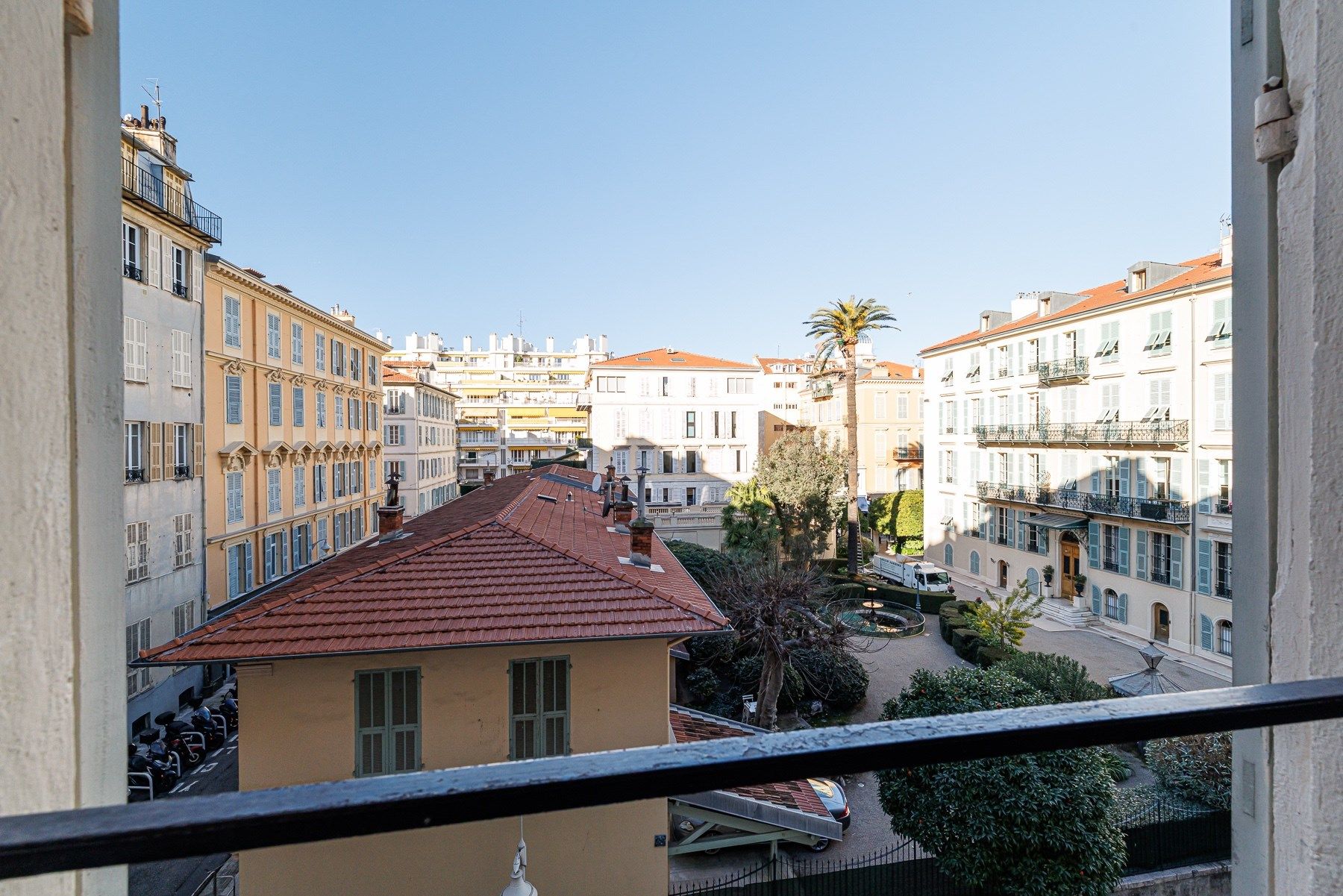 apartment 14 Rooms for sale on NICE (06000)