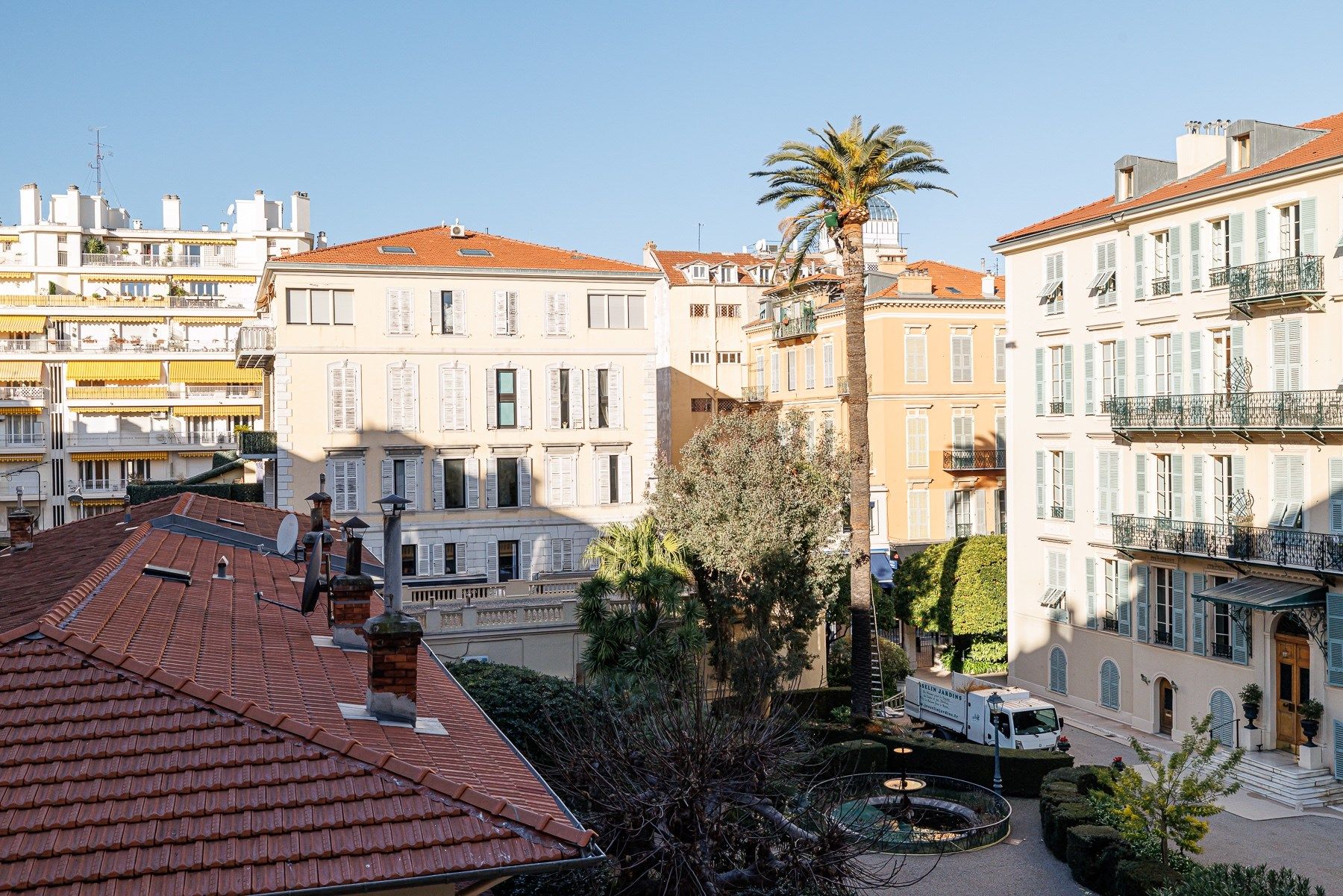 apartment 14 Rooms for sale on NICE (06000)